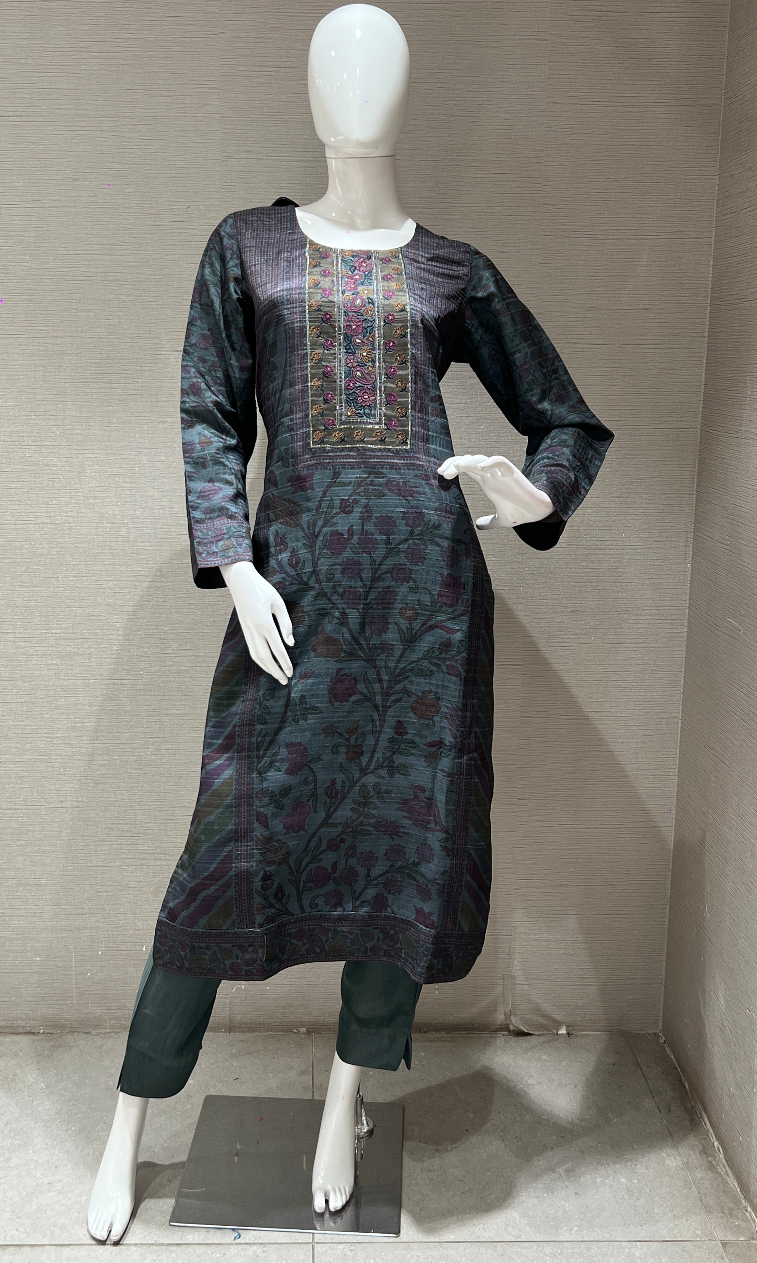Grey Kurta Set With Contrast Floral Dupatta