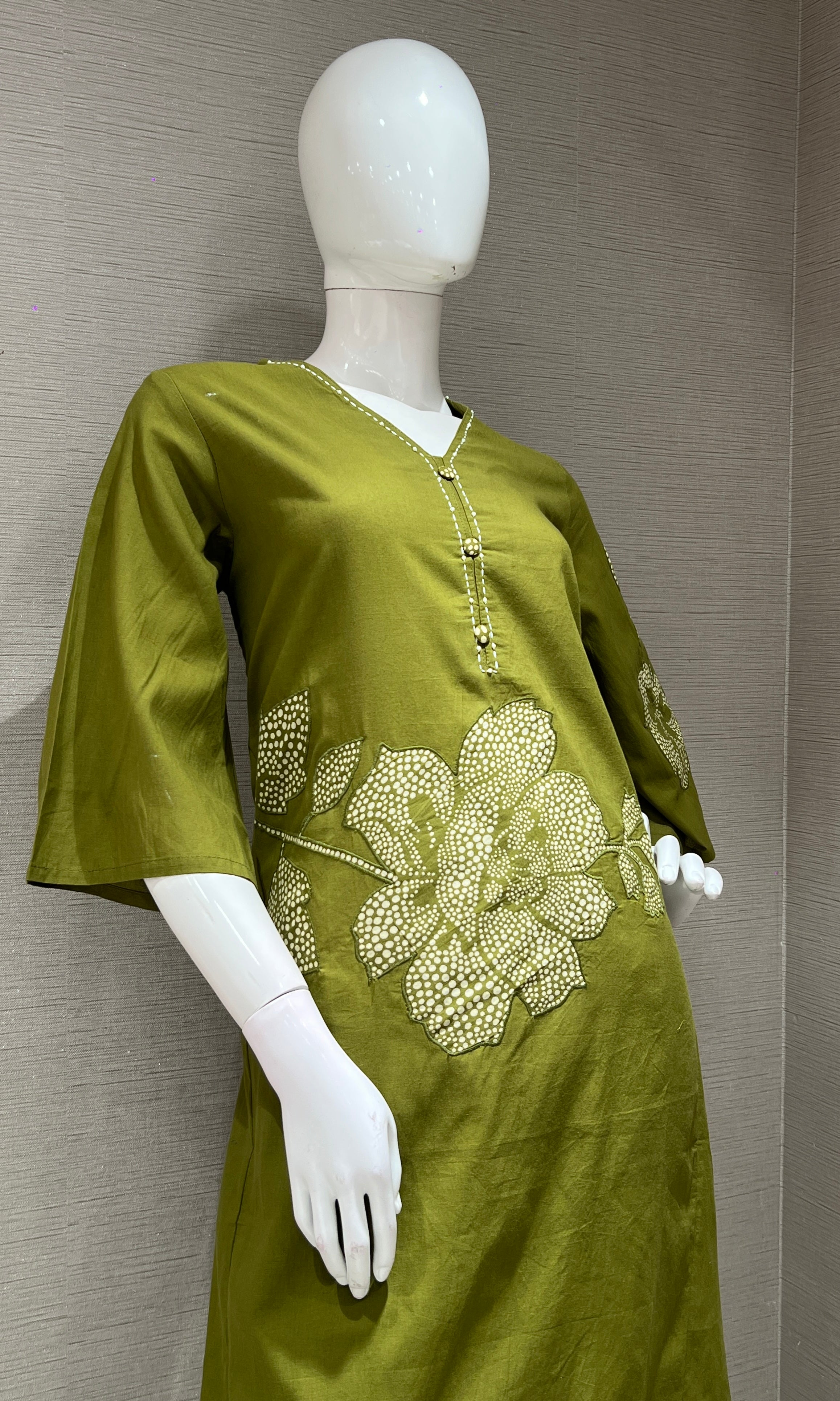 Green FLORAL EMBROIDERY kurta seT