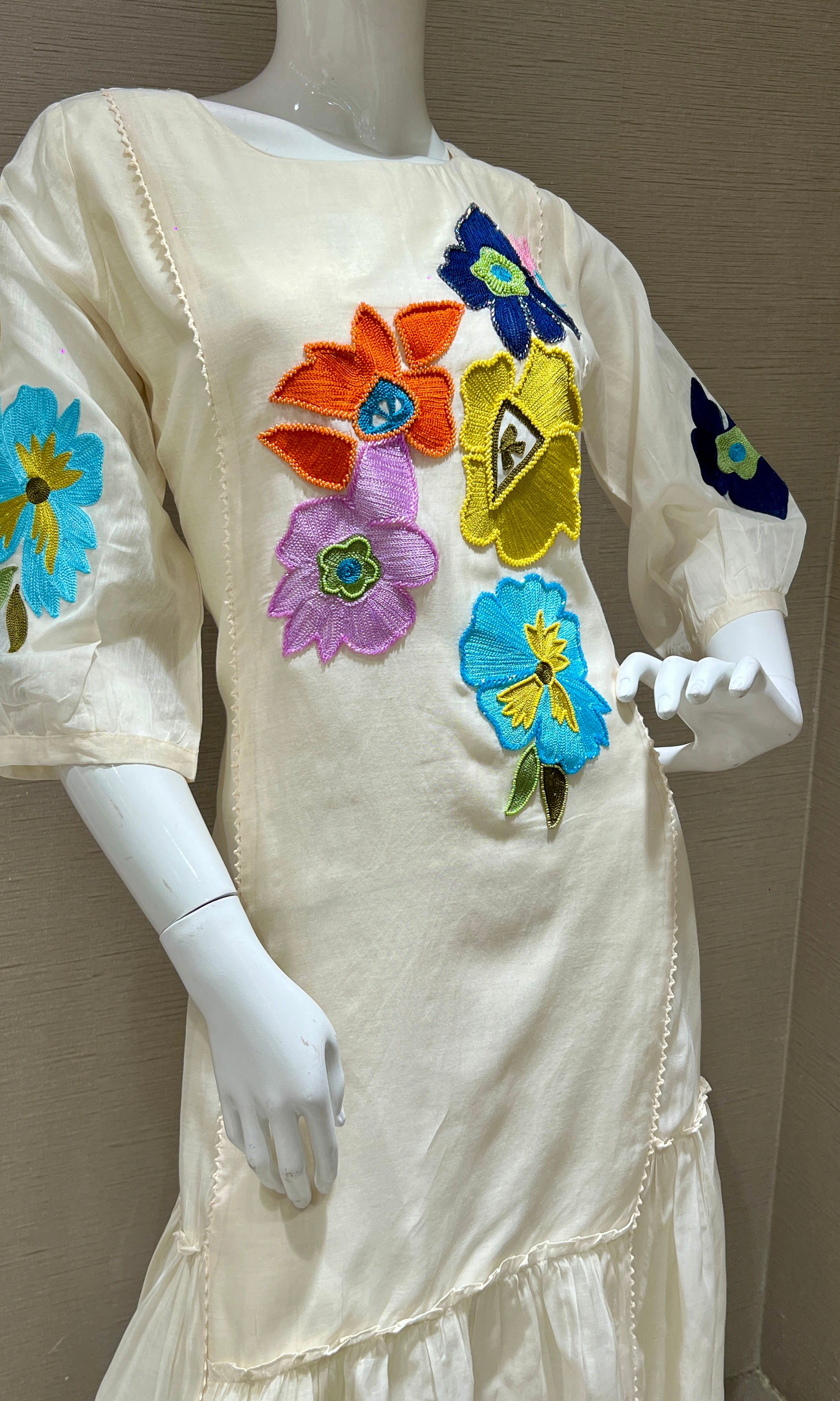 OFF WHITE FLORAL EMBROIDERY A- LINE TOP