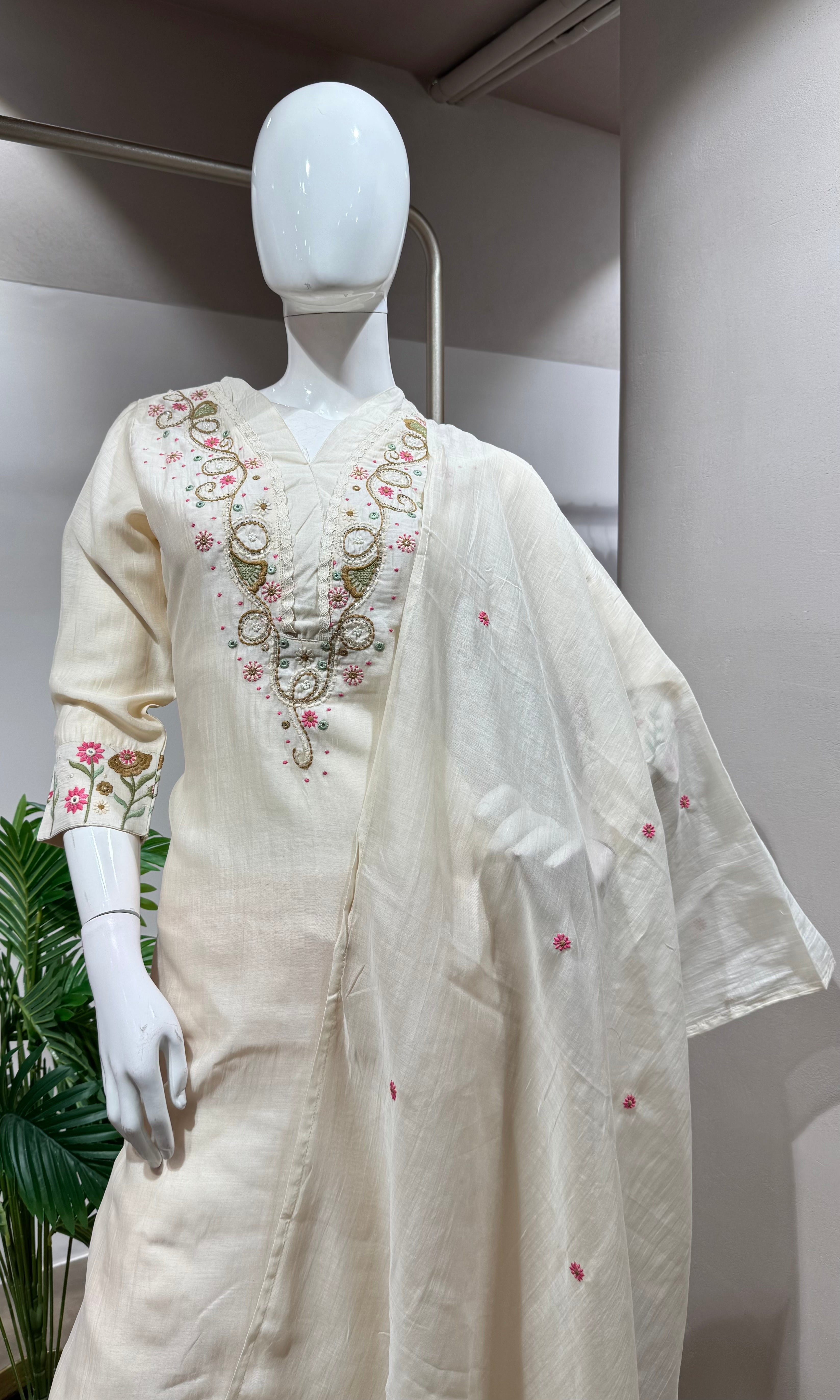 PEACH Cotton Straight-Cut Suit with Floral Embroidery
