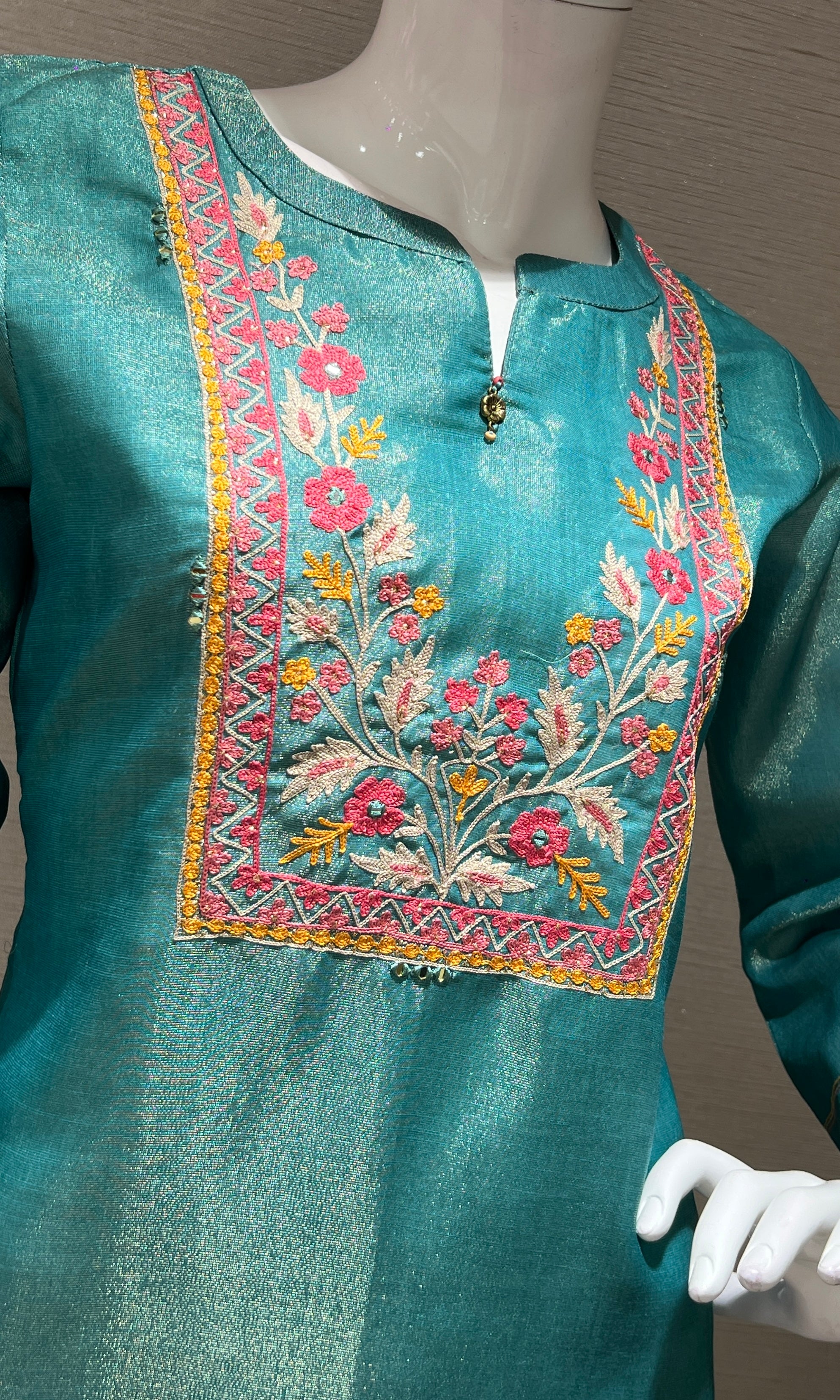 Green EMBROIDERED kurta set WITH PRINT DUPATTA