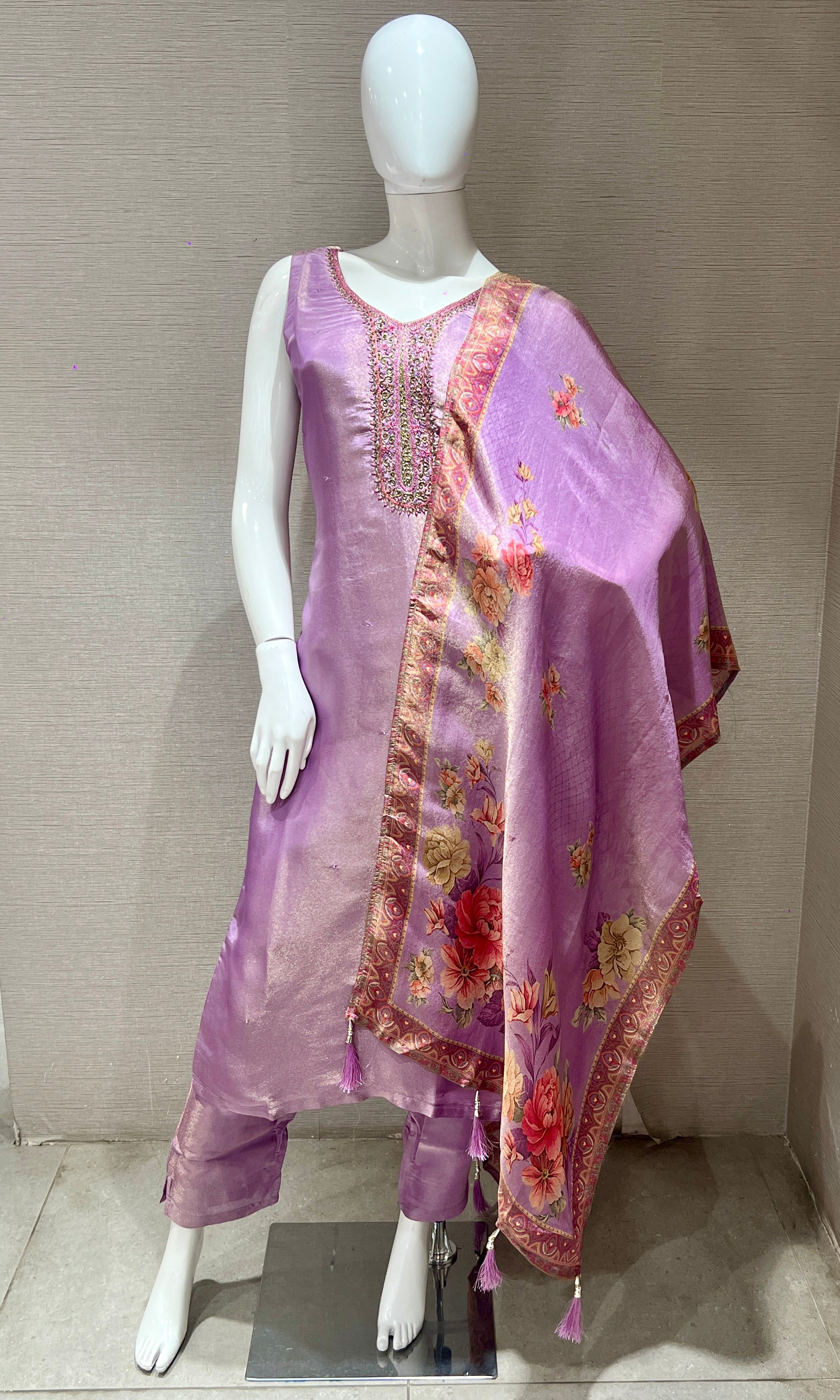Light purple kurta set with Floral dupatta