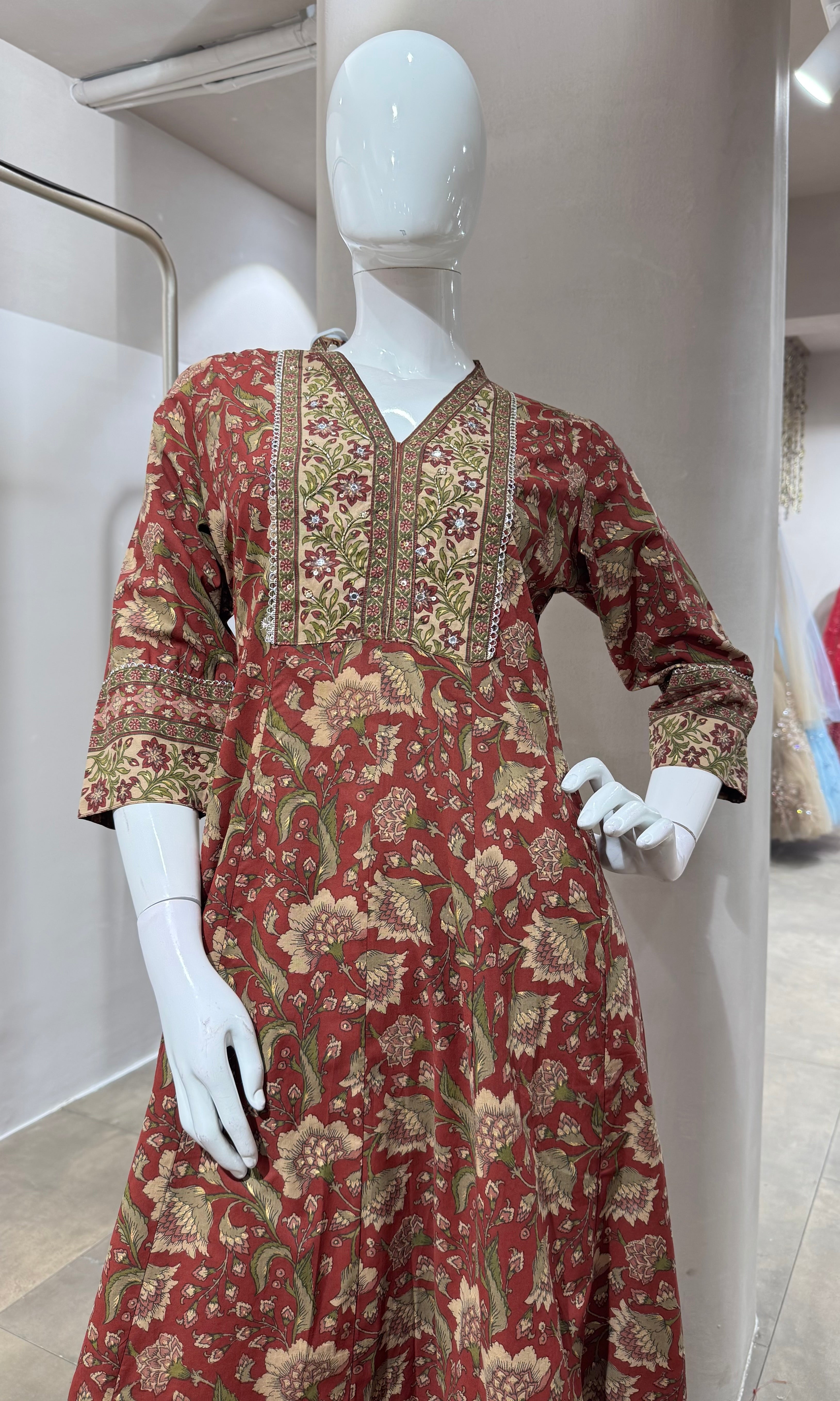MAROON ETHNIC PRINTED KURTA SET