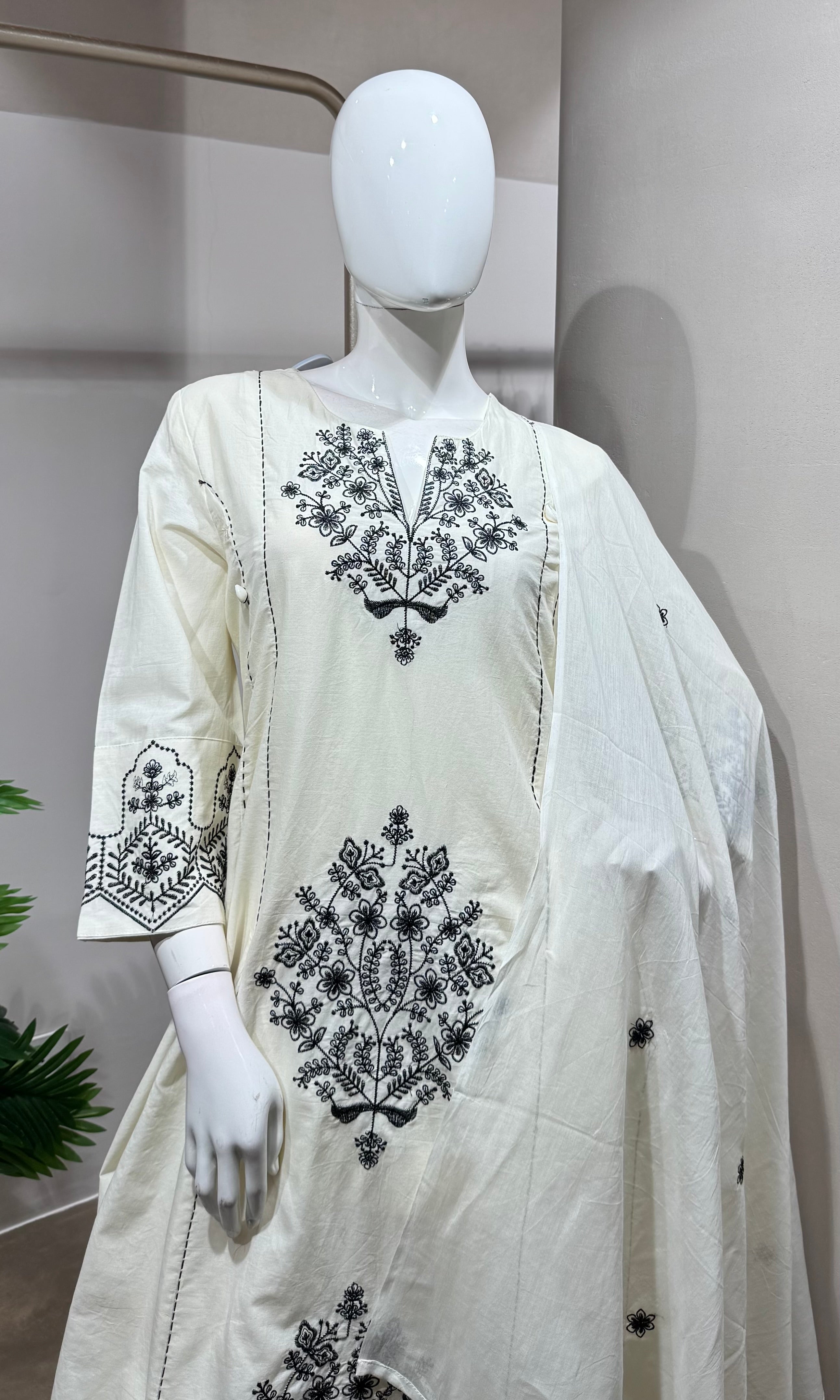 Black & White Embroidered kurta set