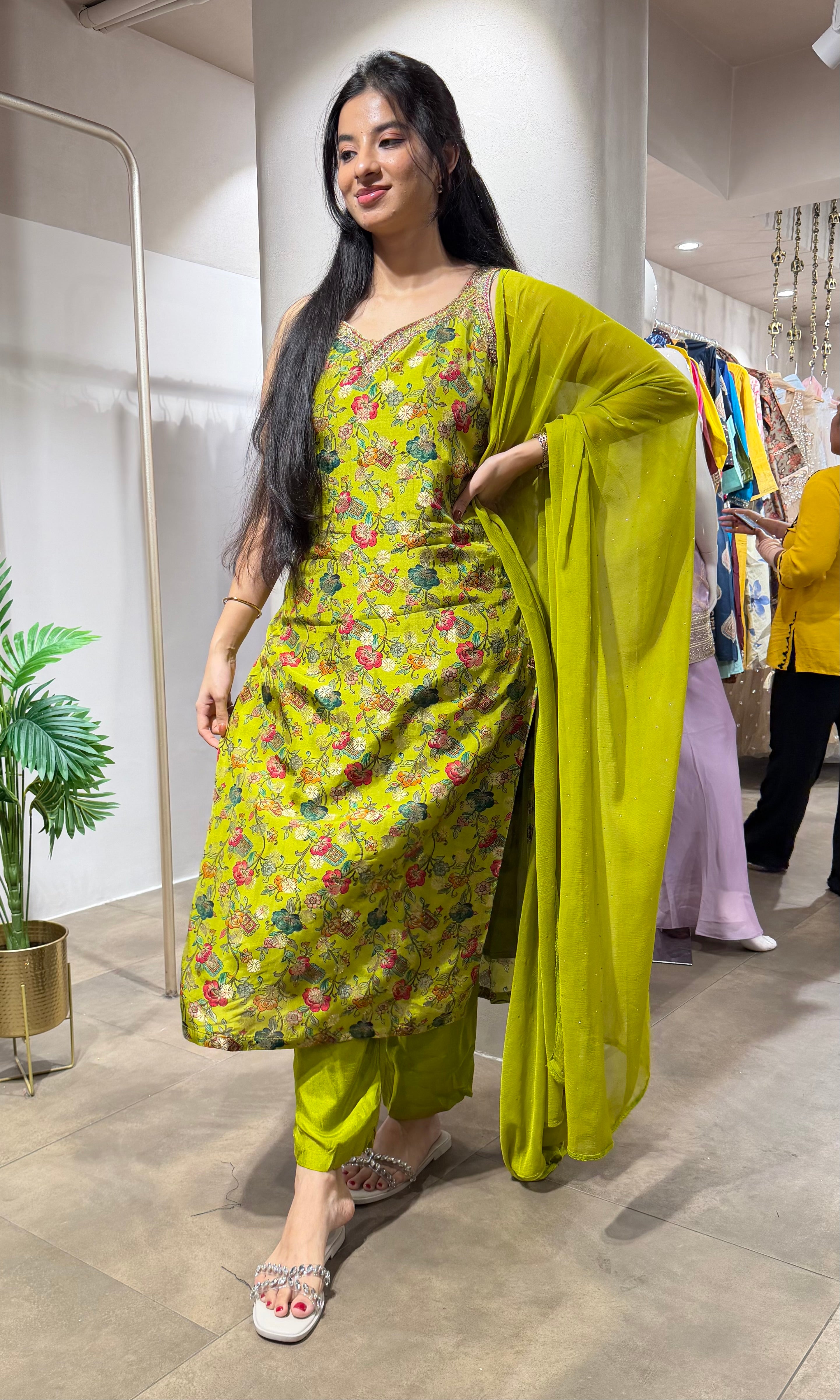 GREEN FLORAL EMBROIDERY KURTA SET