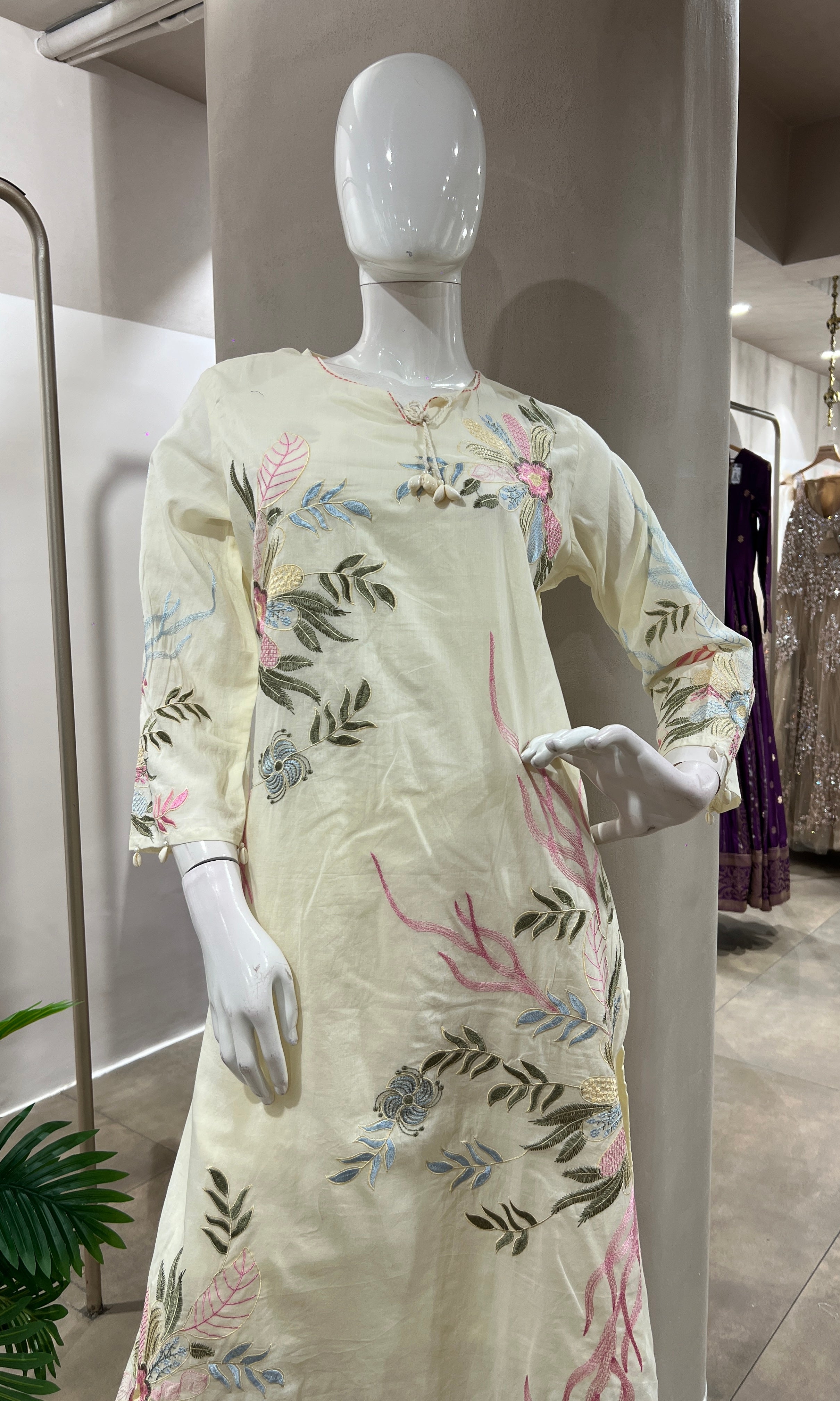 CREAM FLORAL MOTIF KURTA SET