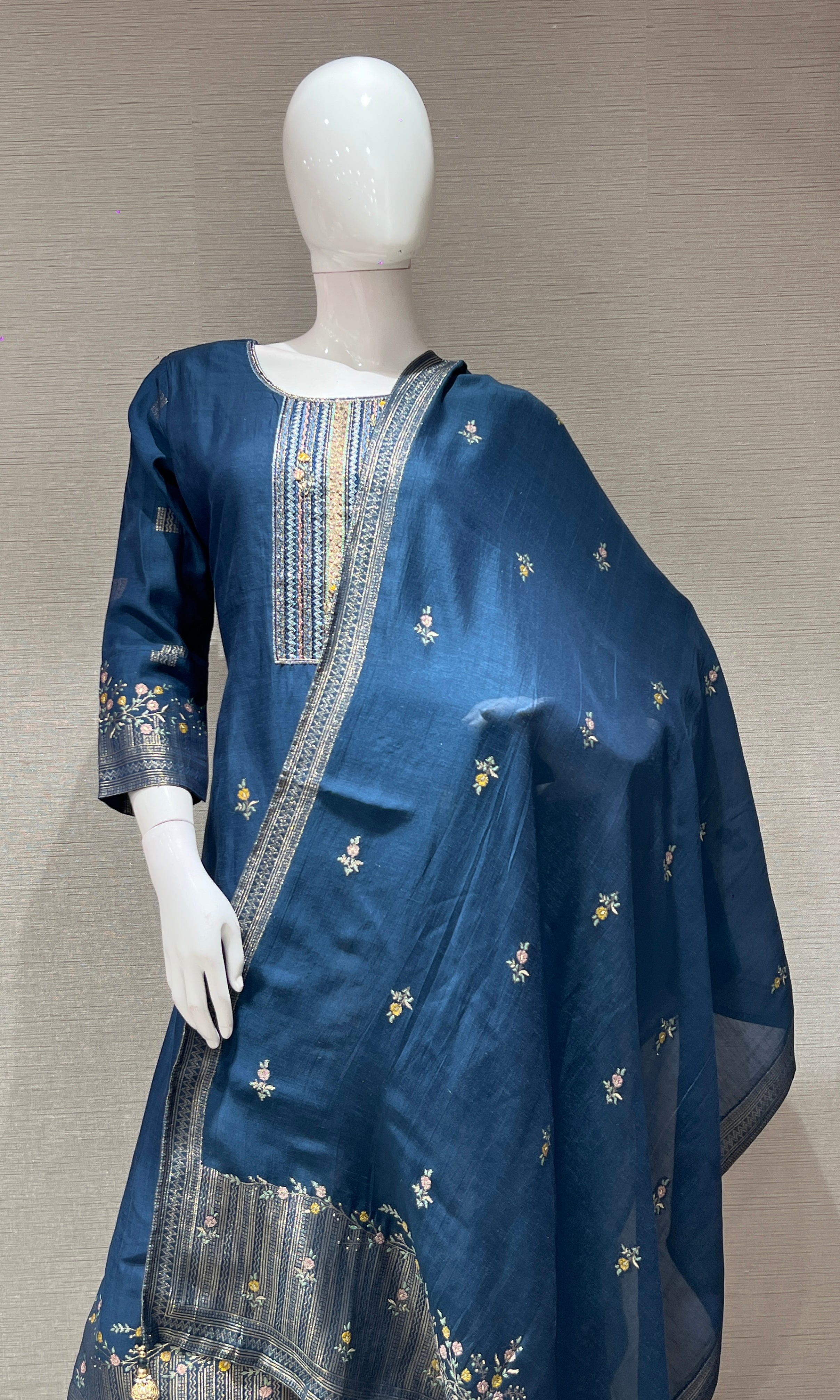 NAVY BLUE EMBROIDERED KURTA SET