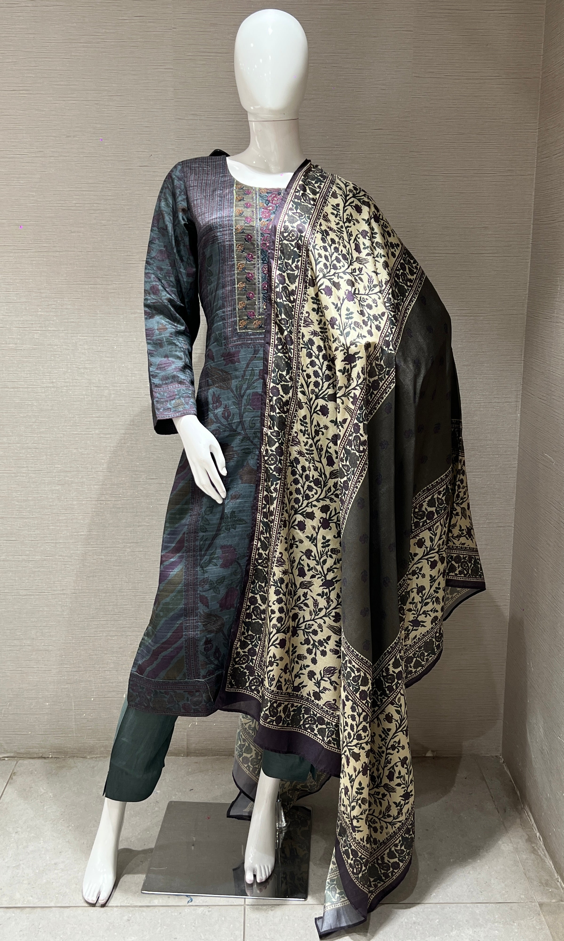 Grey Kurta Set With Contrast Floral Dupatta