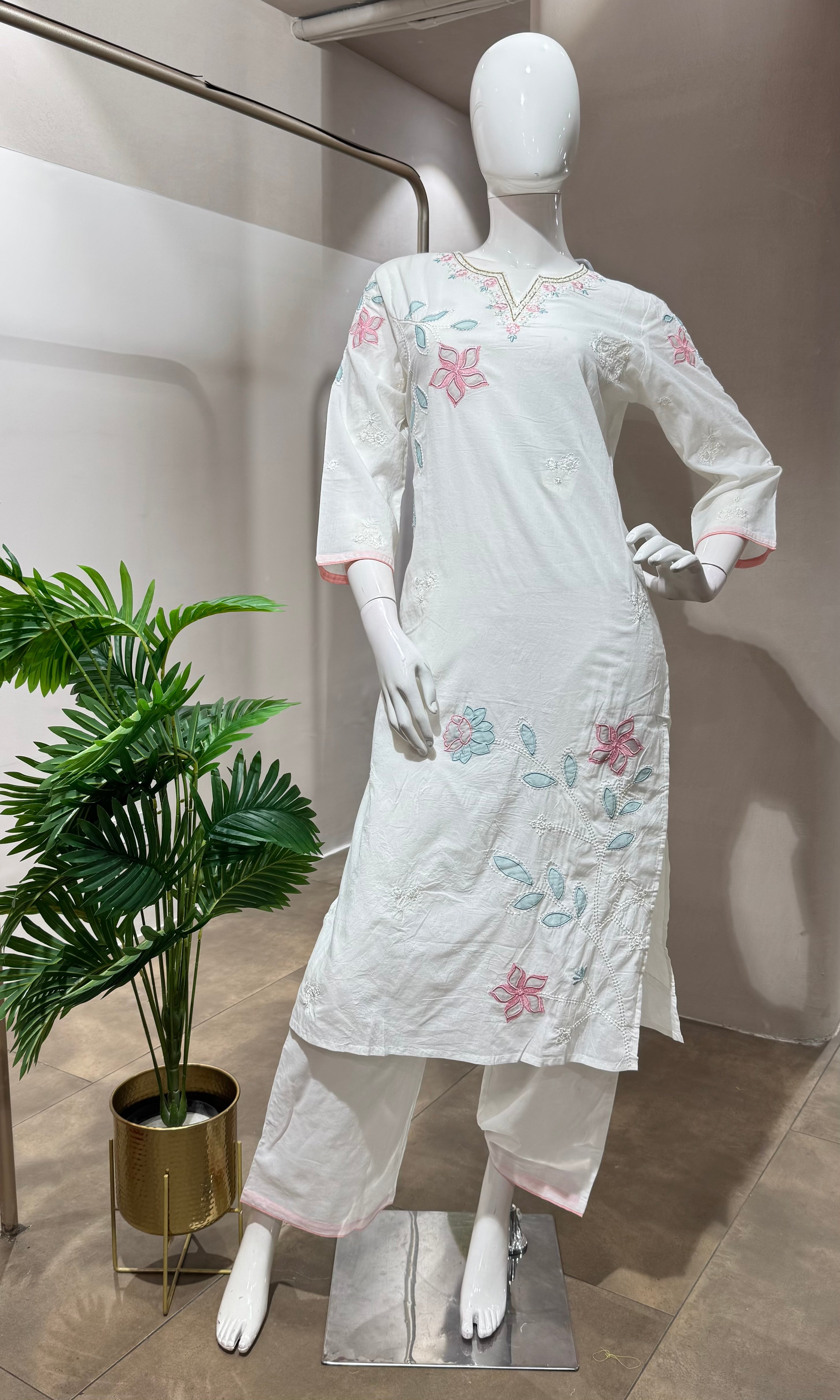 WHITE FLORAL MOTIFS ETHNIC KURTA SET
