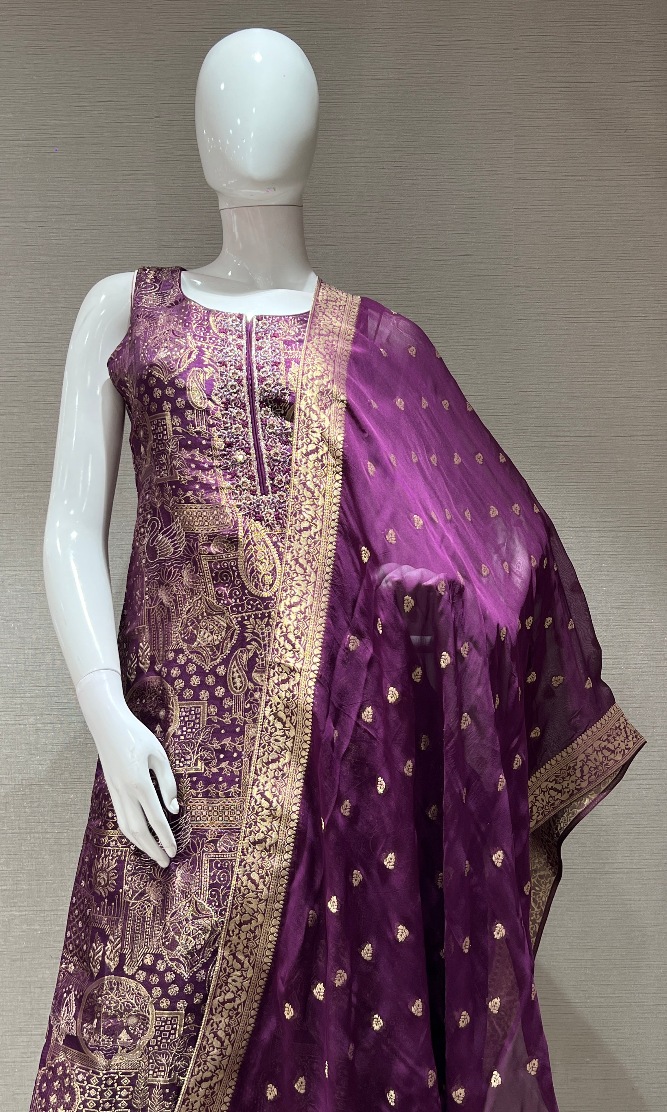 WINE ETHNIC KURTA SET WITH WOVEN DUPATTA