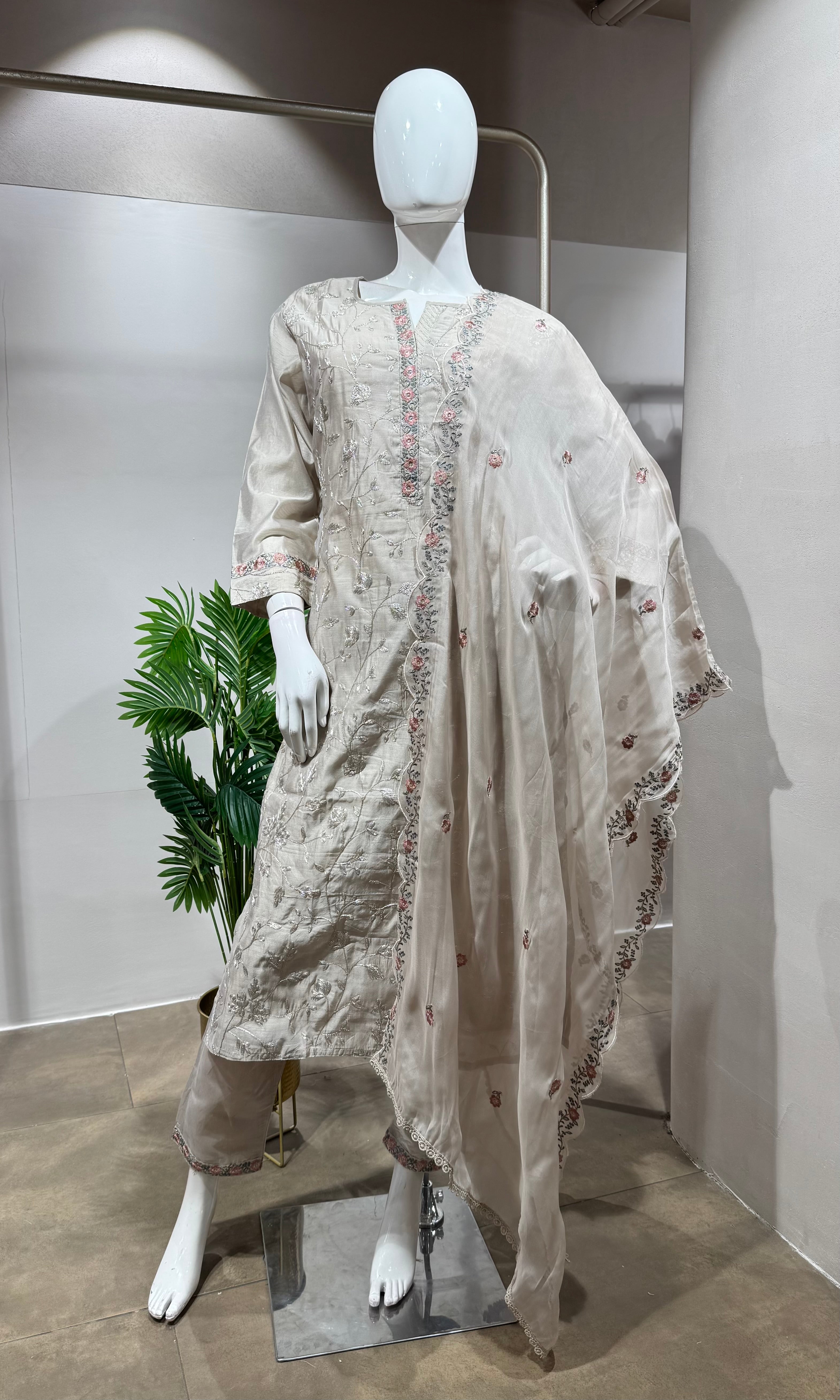 BEIGE FLORAL EMBROIDERY KURTA SET