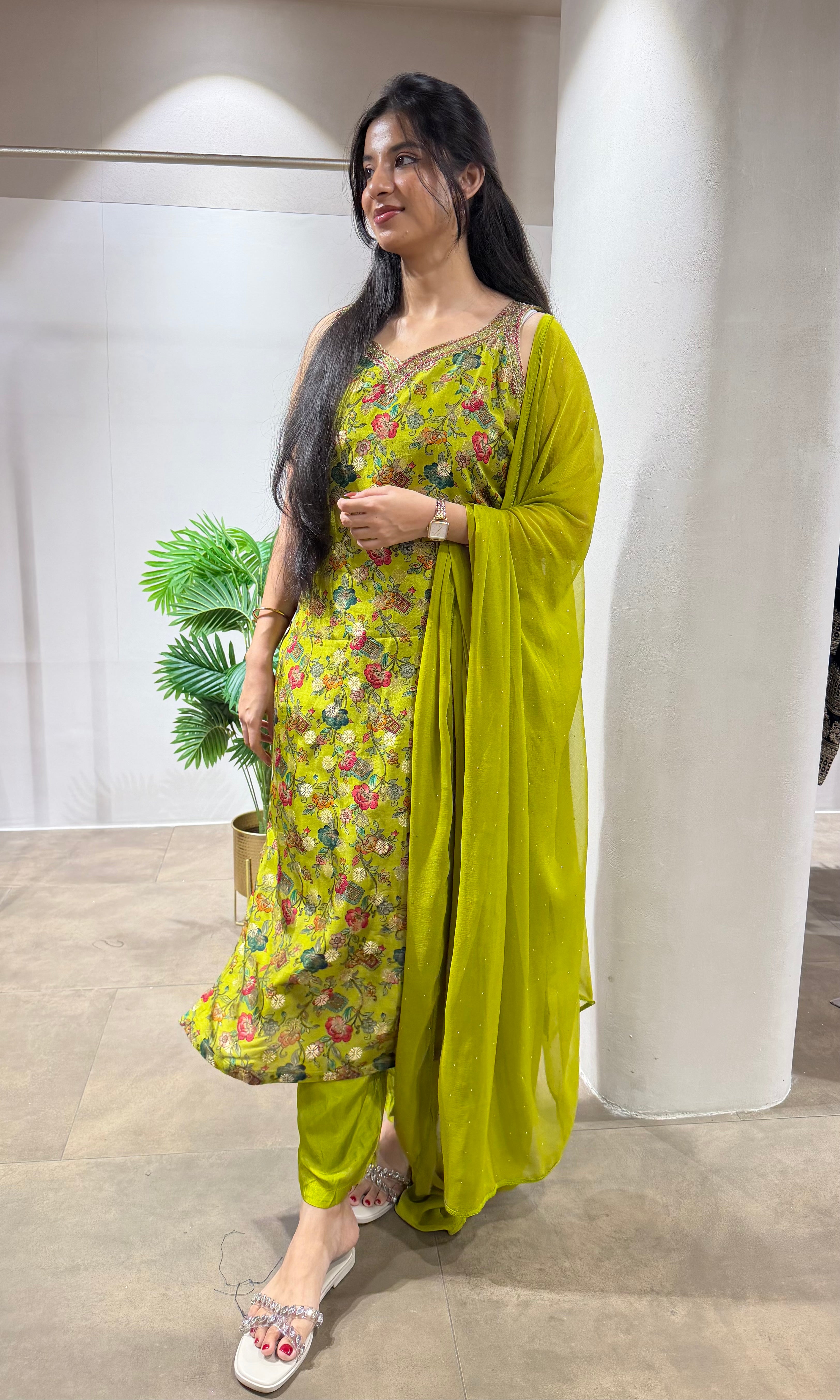 GREEN FLORAL EMBROIDERY KURTA SET