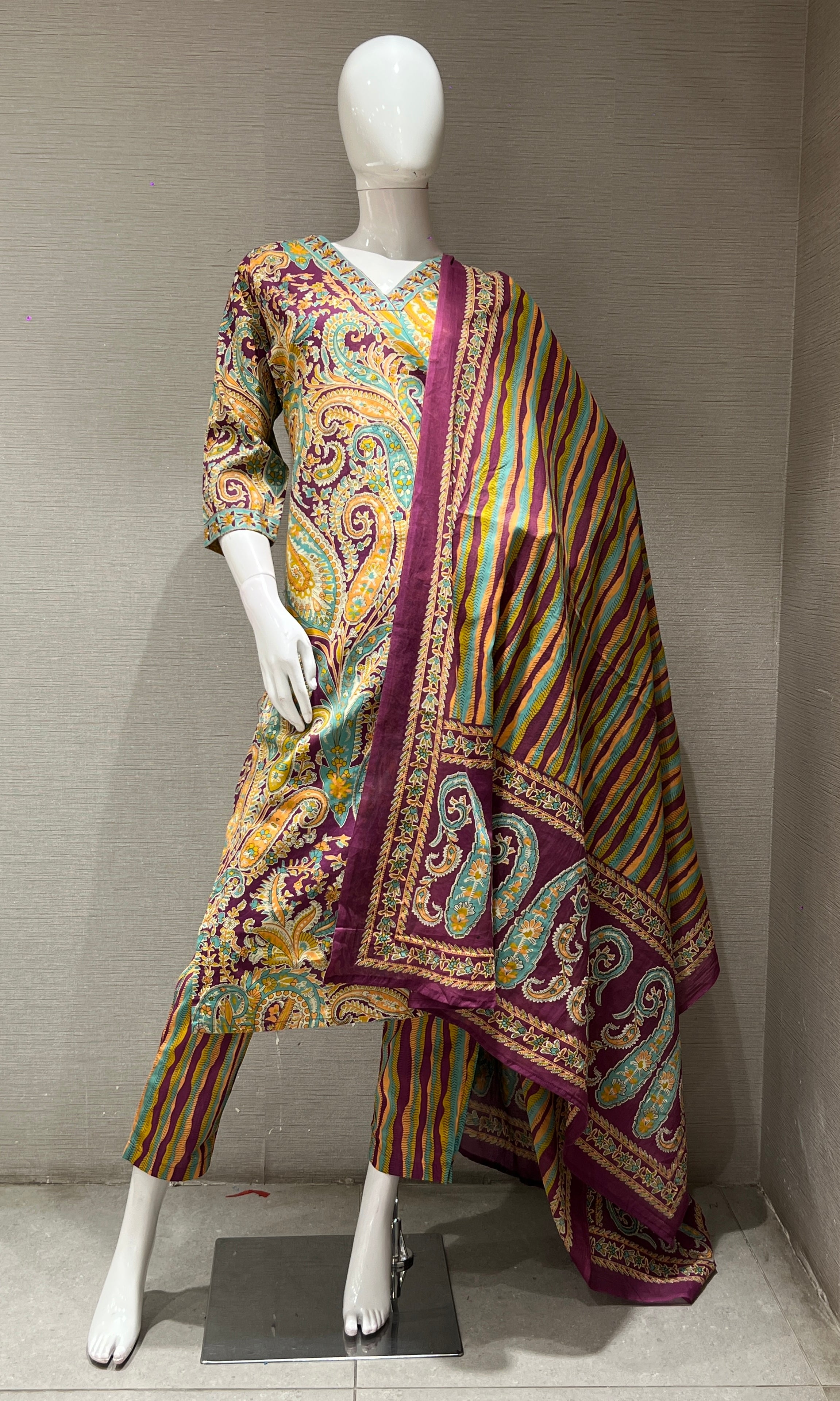 Violet kurta set WITH STRIPED DUPATTA