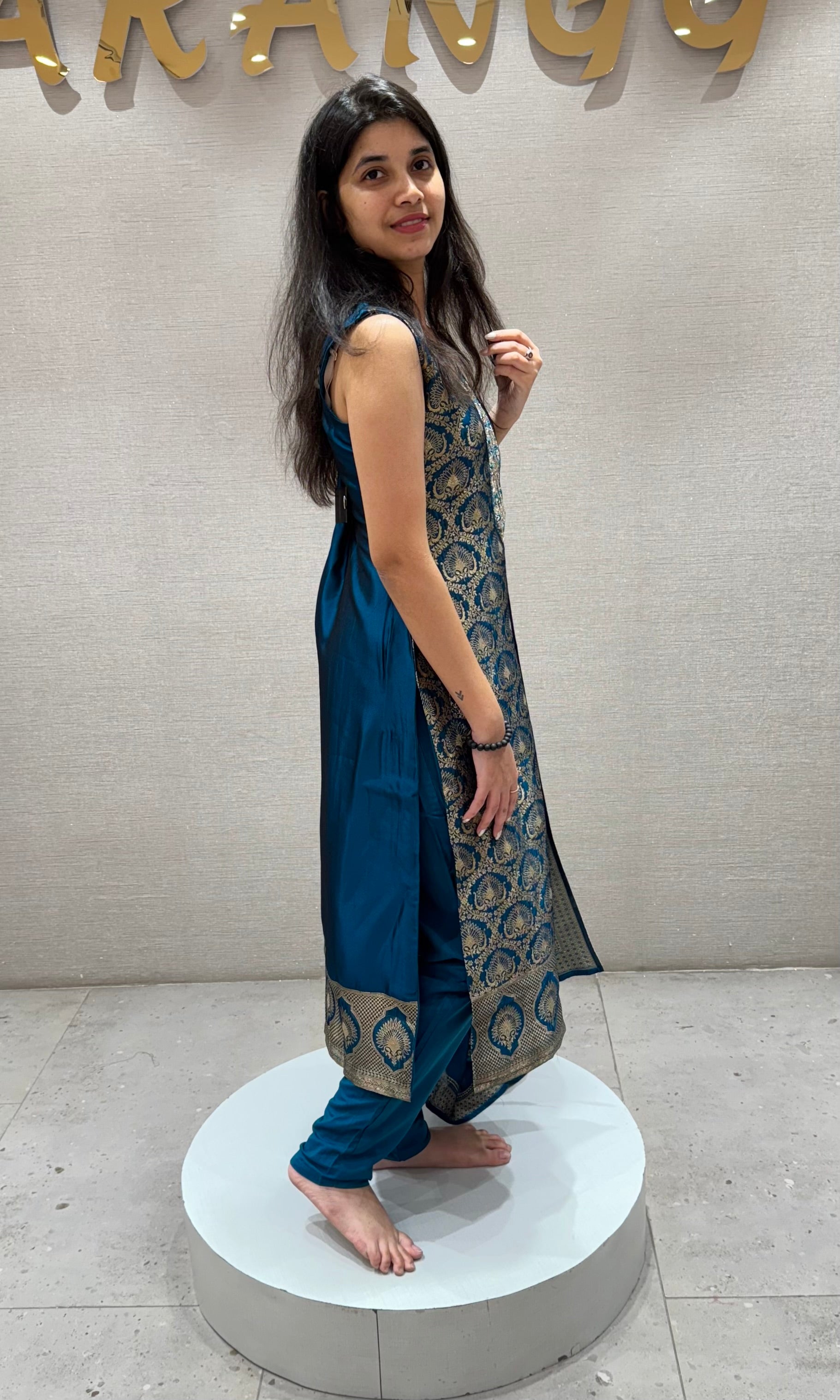 PEACOCK blue GOLDEN EMBROIDERY KURTA SET