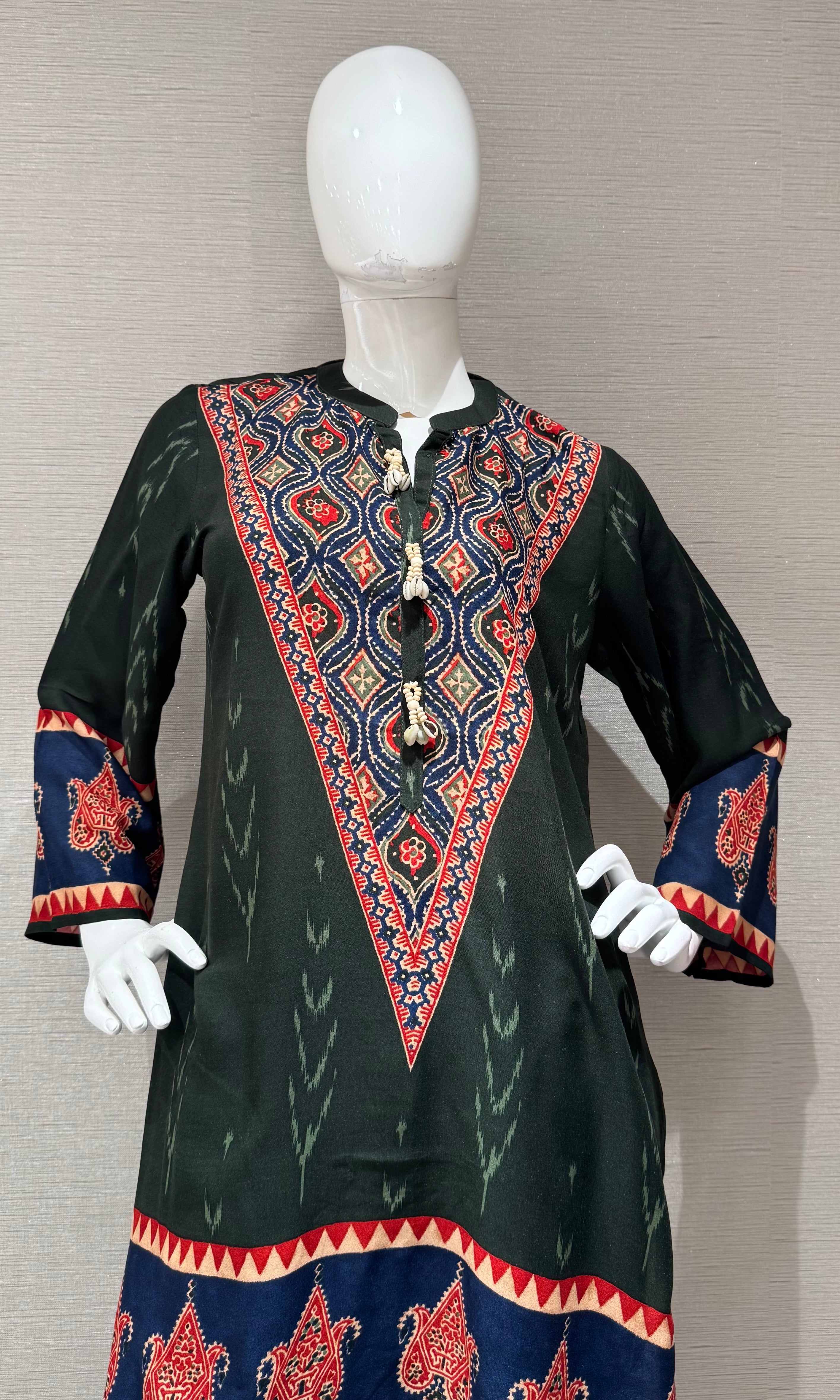 green intricate bordered cord set