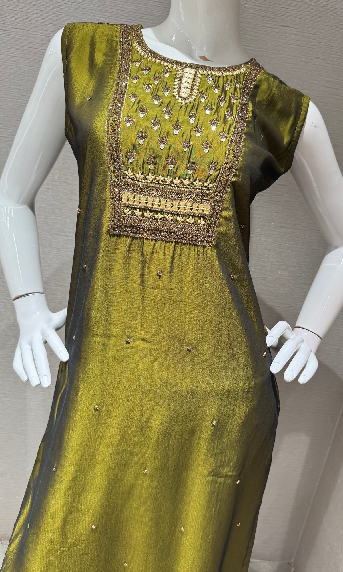 MEHANDI GREEN ETHNIC KURTA SET WITH BANARASI DUPATTA