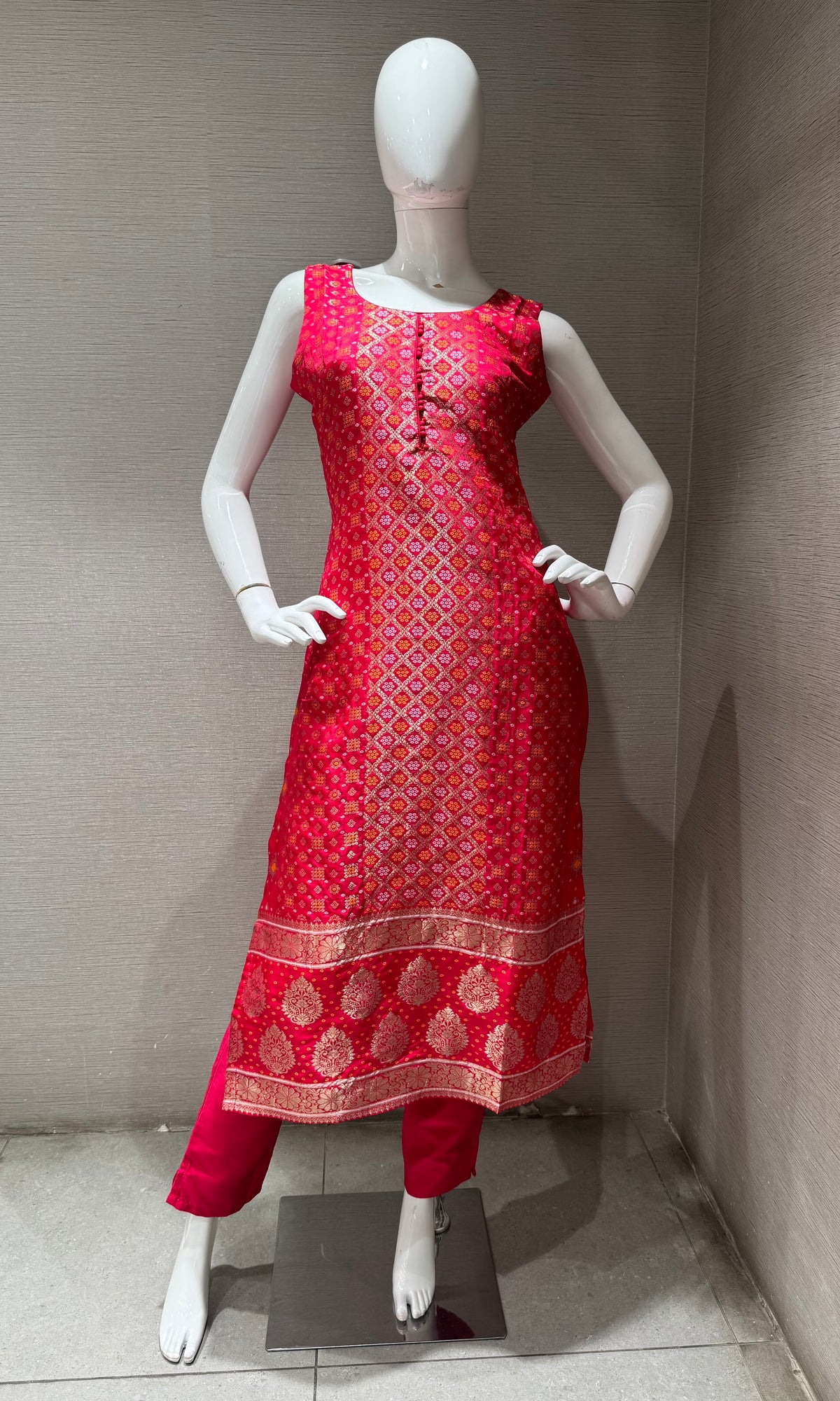 RANI Banarasi silk Kurta Set with Gold border Dupatta