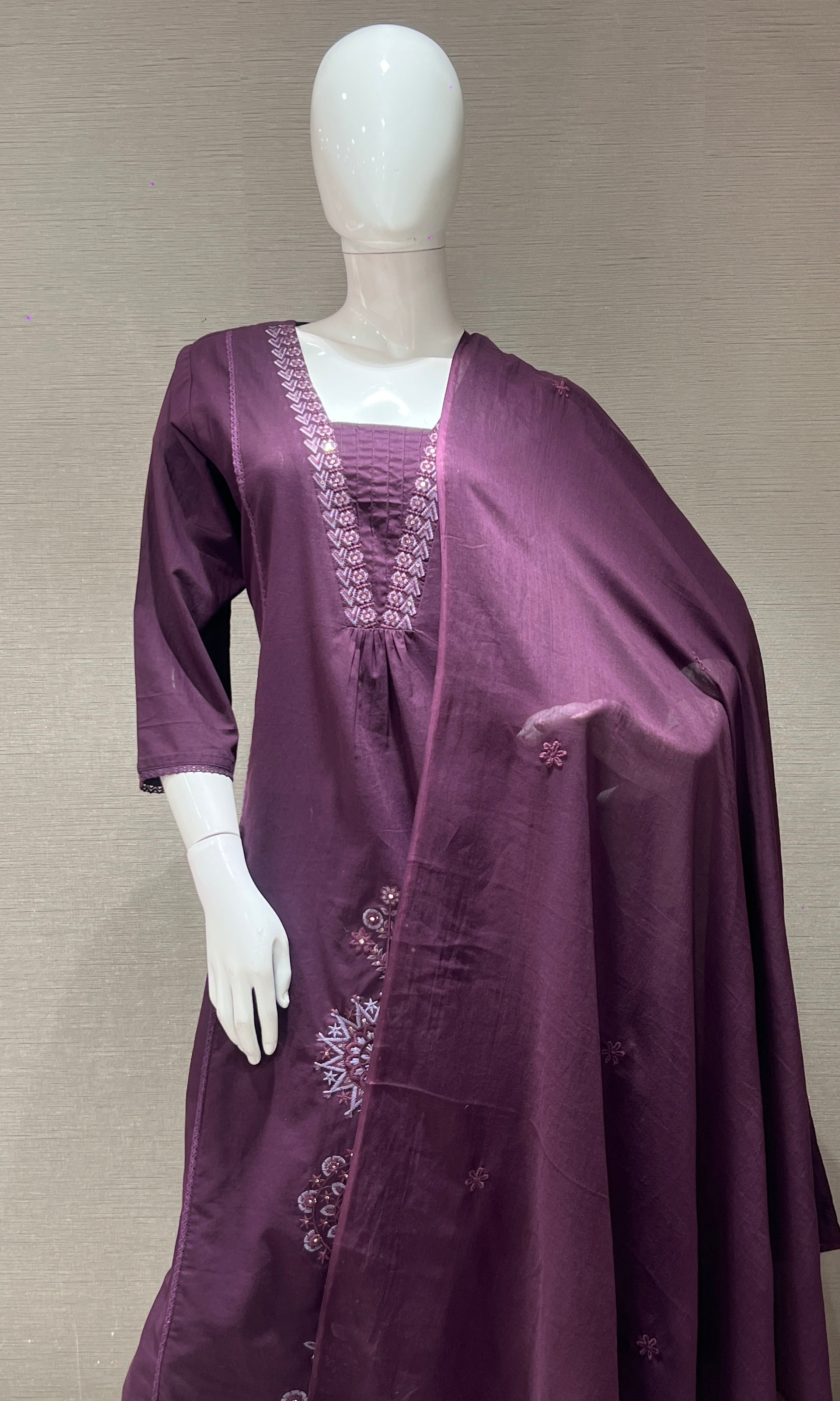 BARGANDI embroidered kurta set with dupatta