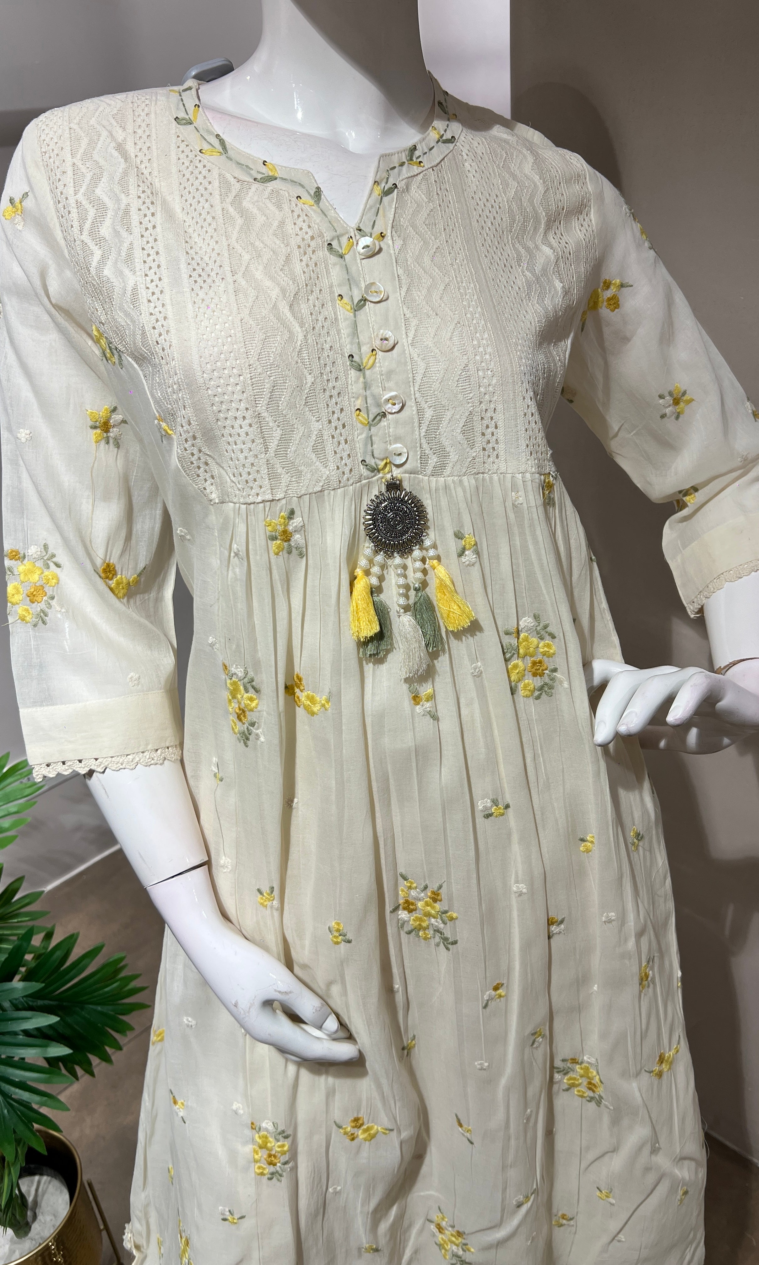 CREAM FLORAL MOTIF KURTA SET