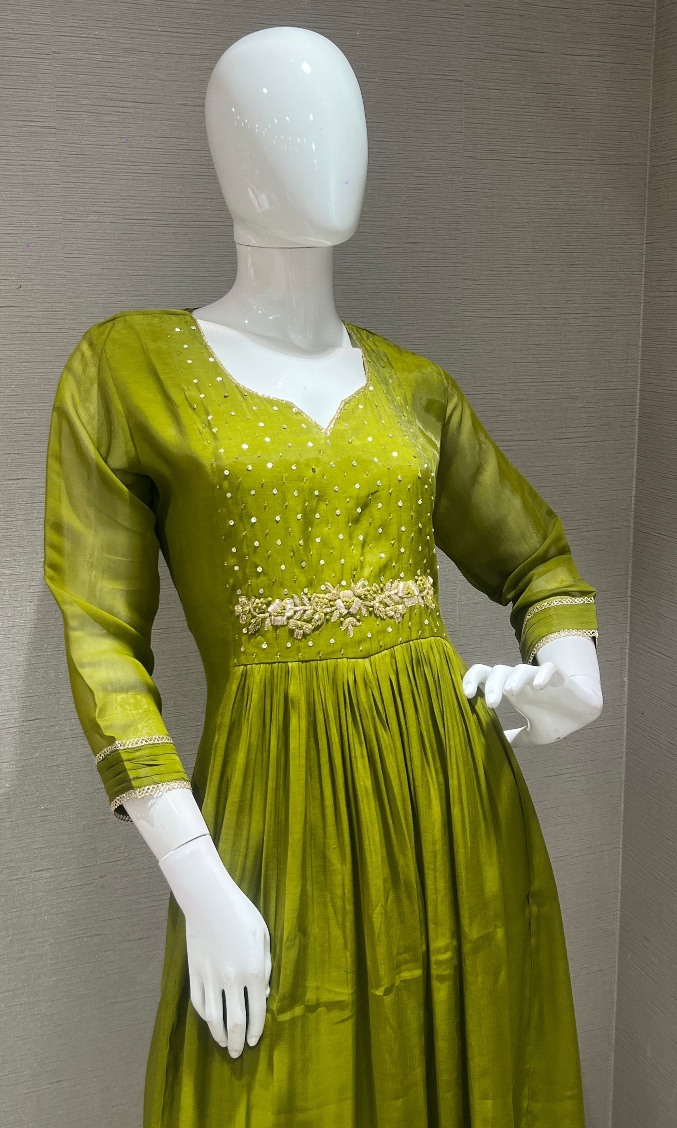 Green EMBROIDERED MUL CHANDERI Kurta SET