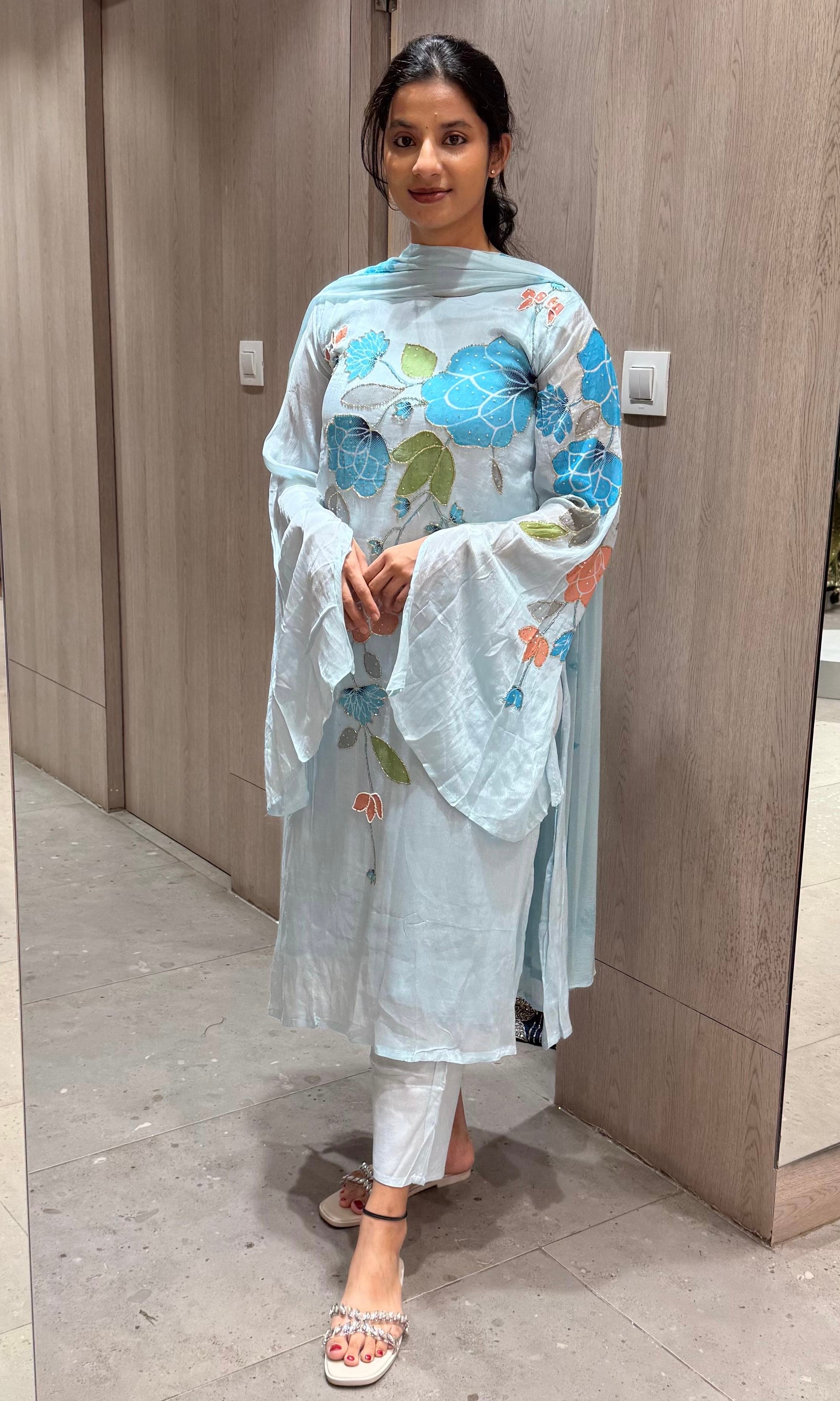 blue floral kurta set with long sleeves