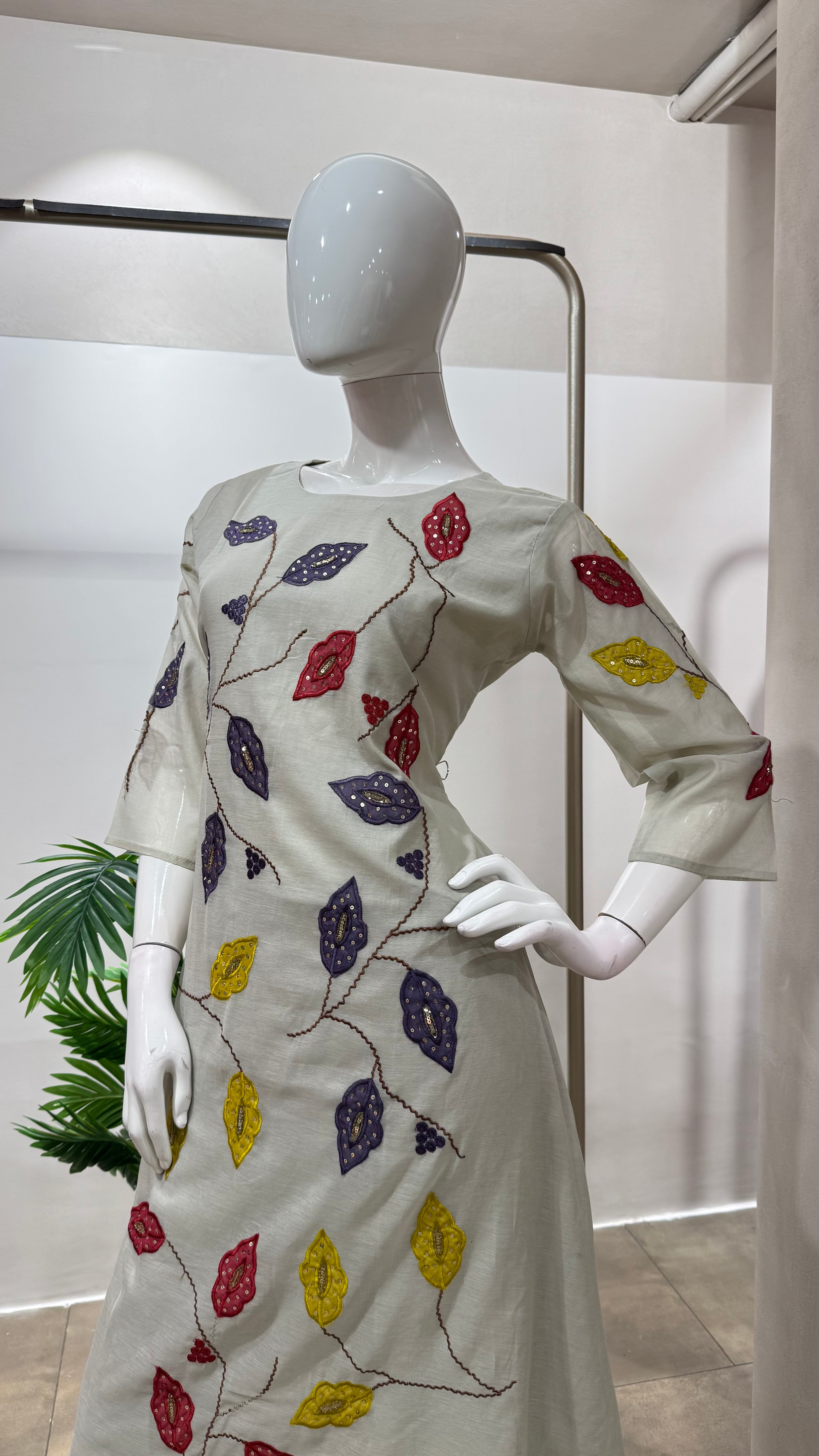 GREY kurta set with leaf embroidery