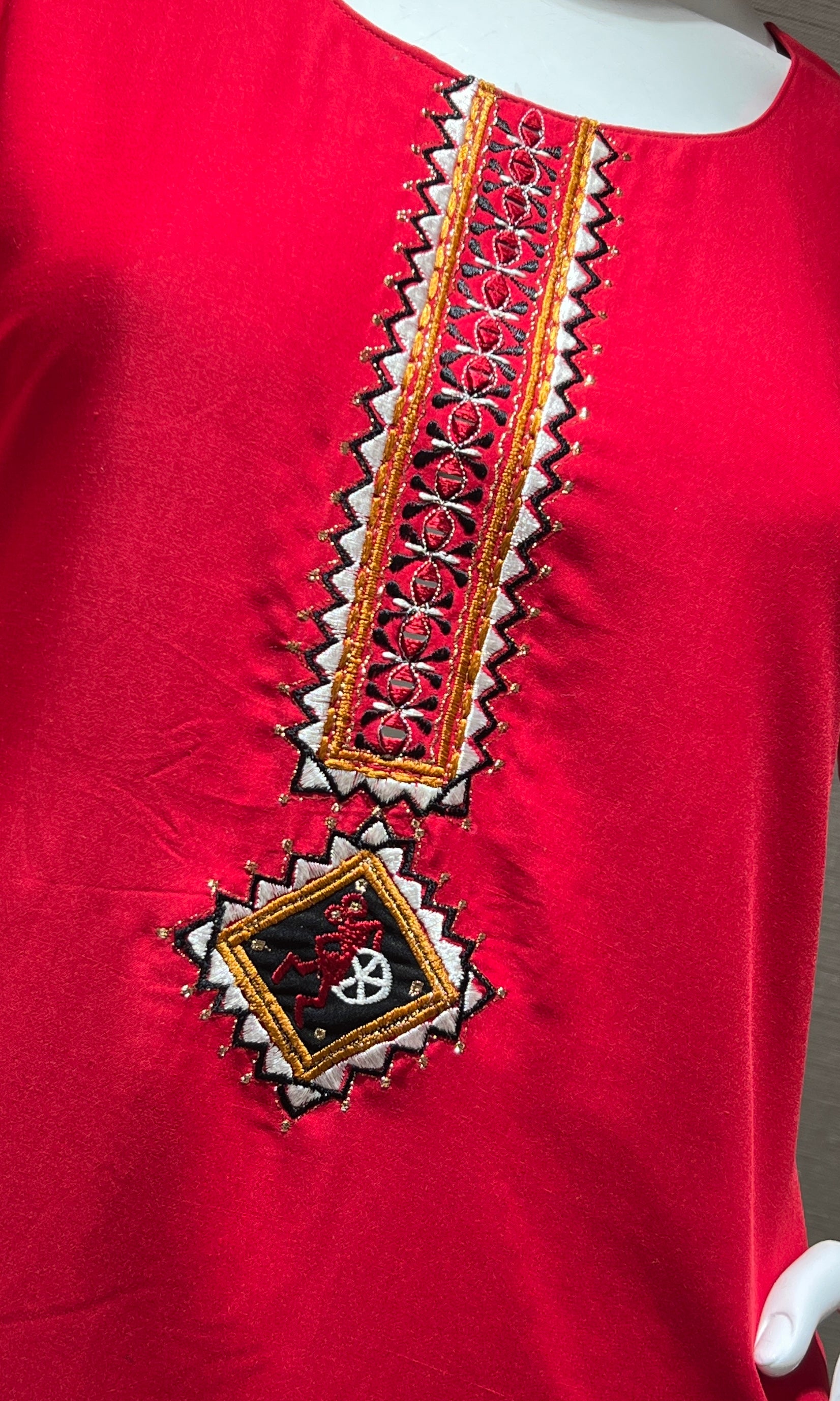 red kurta set with contrast dupatta