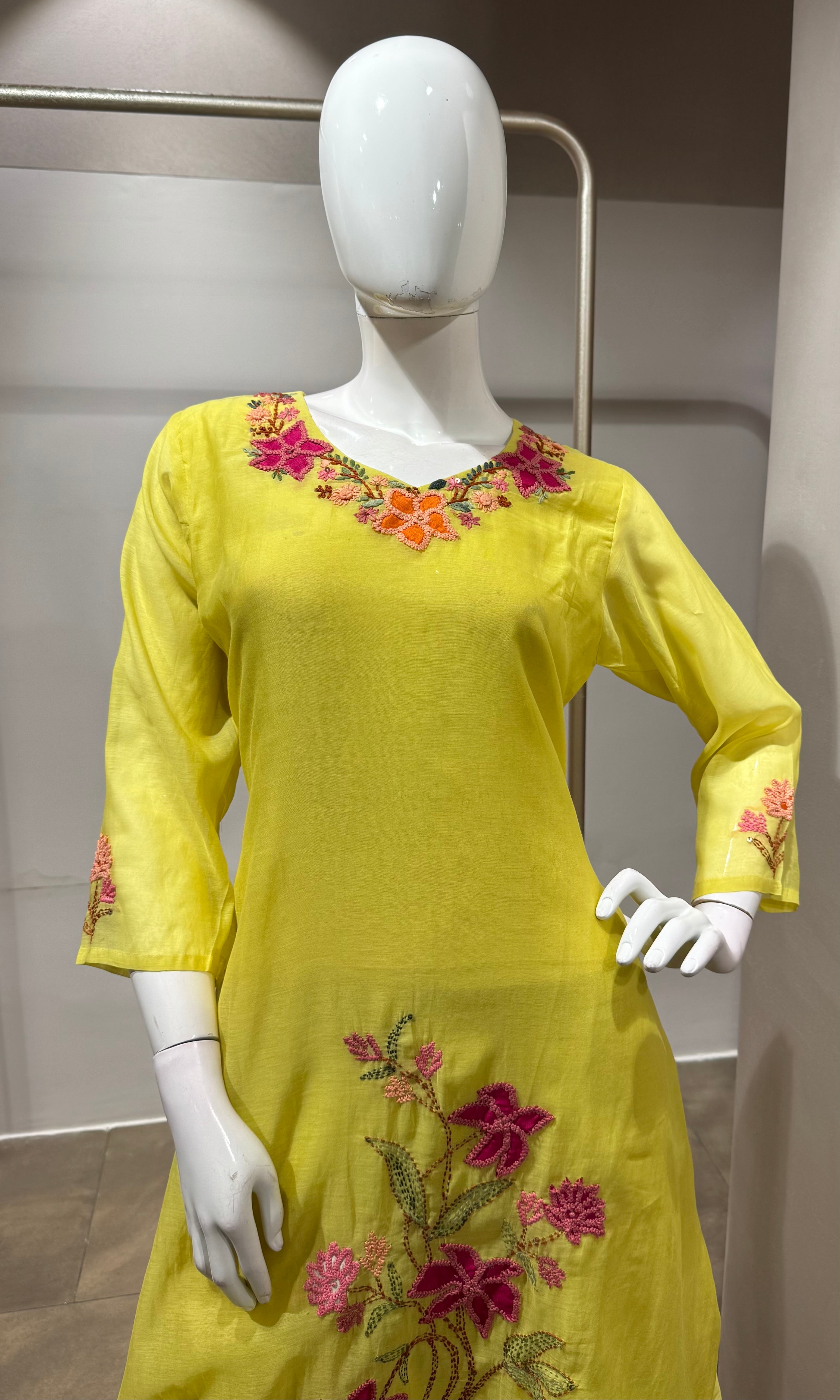 Green Mul Chanderi Kurta Set with Floral Embroidery