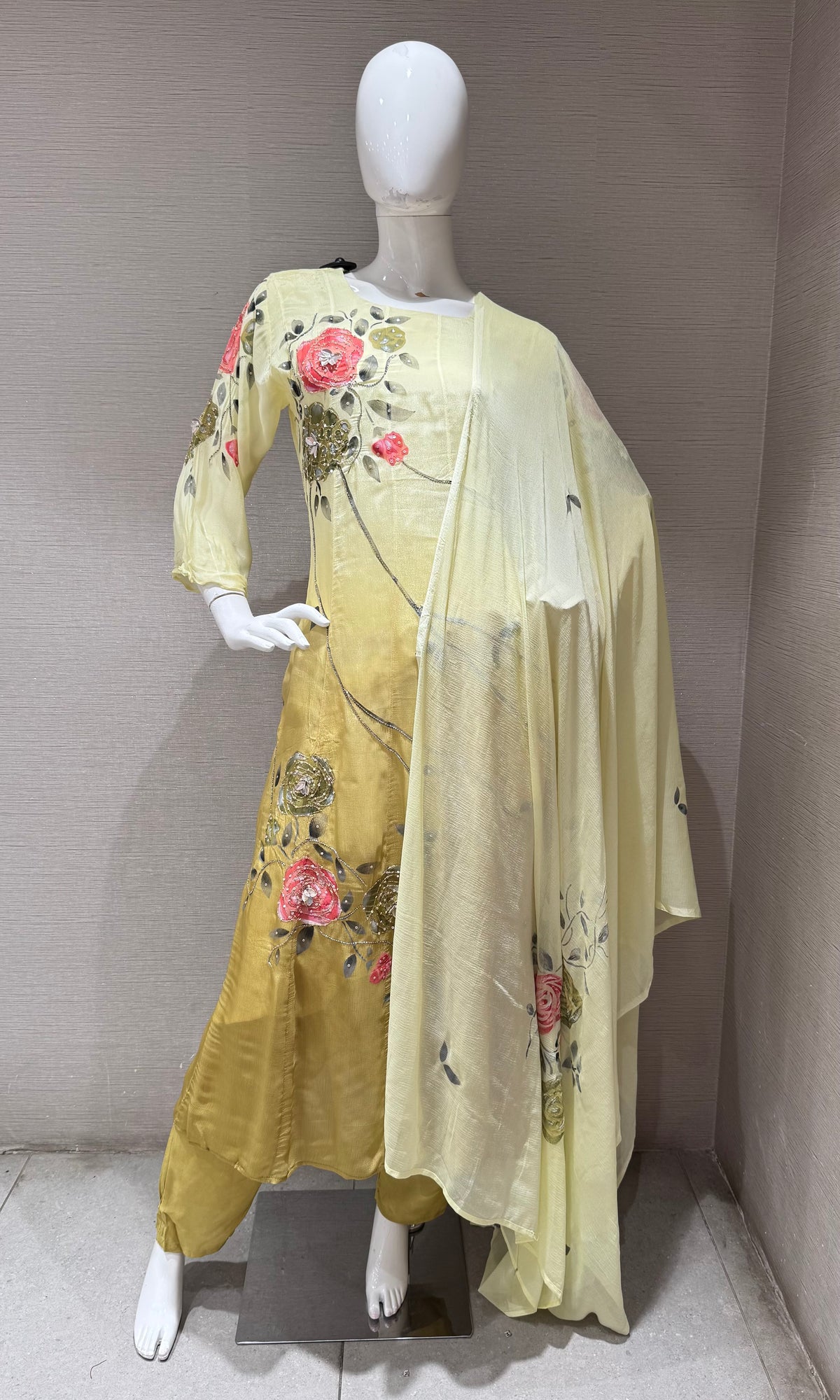 Liril Floral Embroidered Ethnic Kurta set with Dupatta