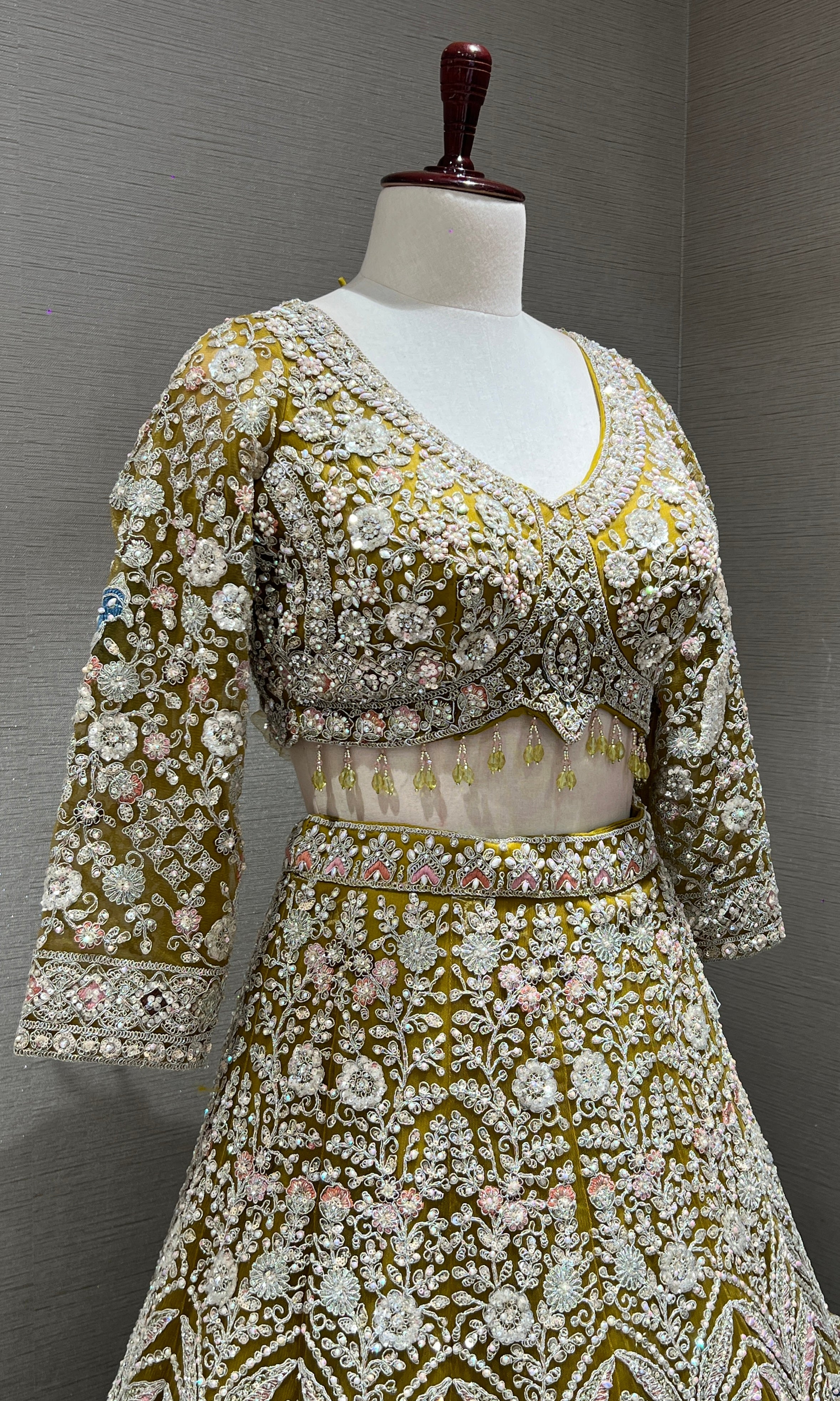 Liril HEAVY INTRICATE EMBROIDERED Lehenga