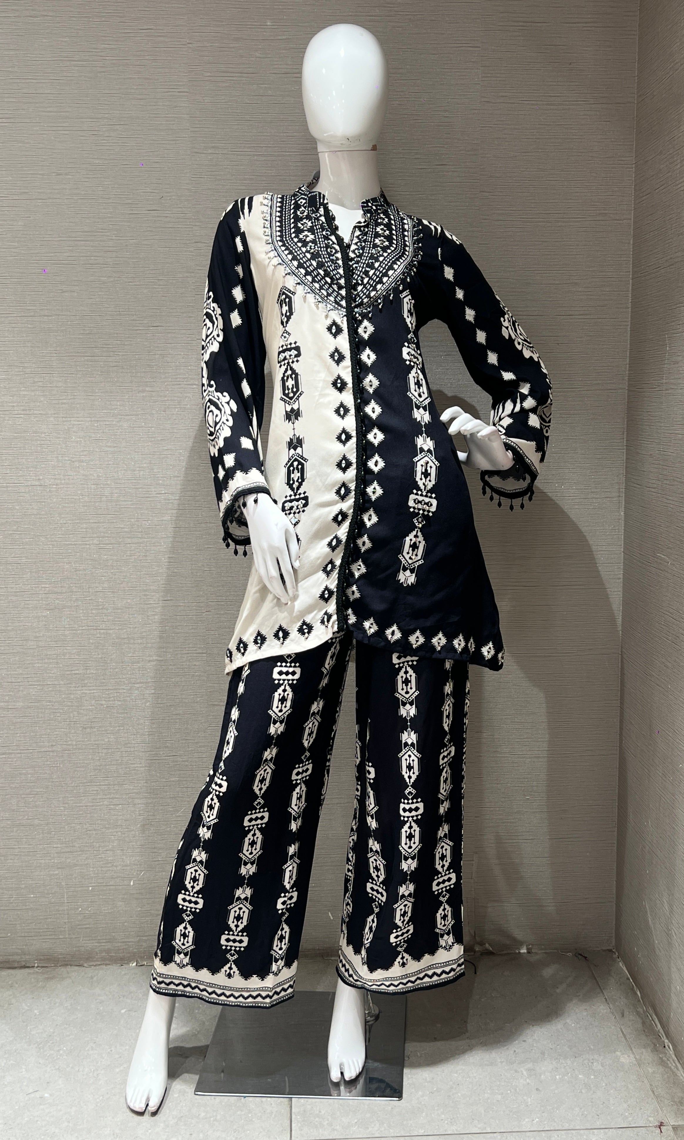 Black AND WHITE ELEGANT CORD SET