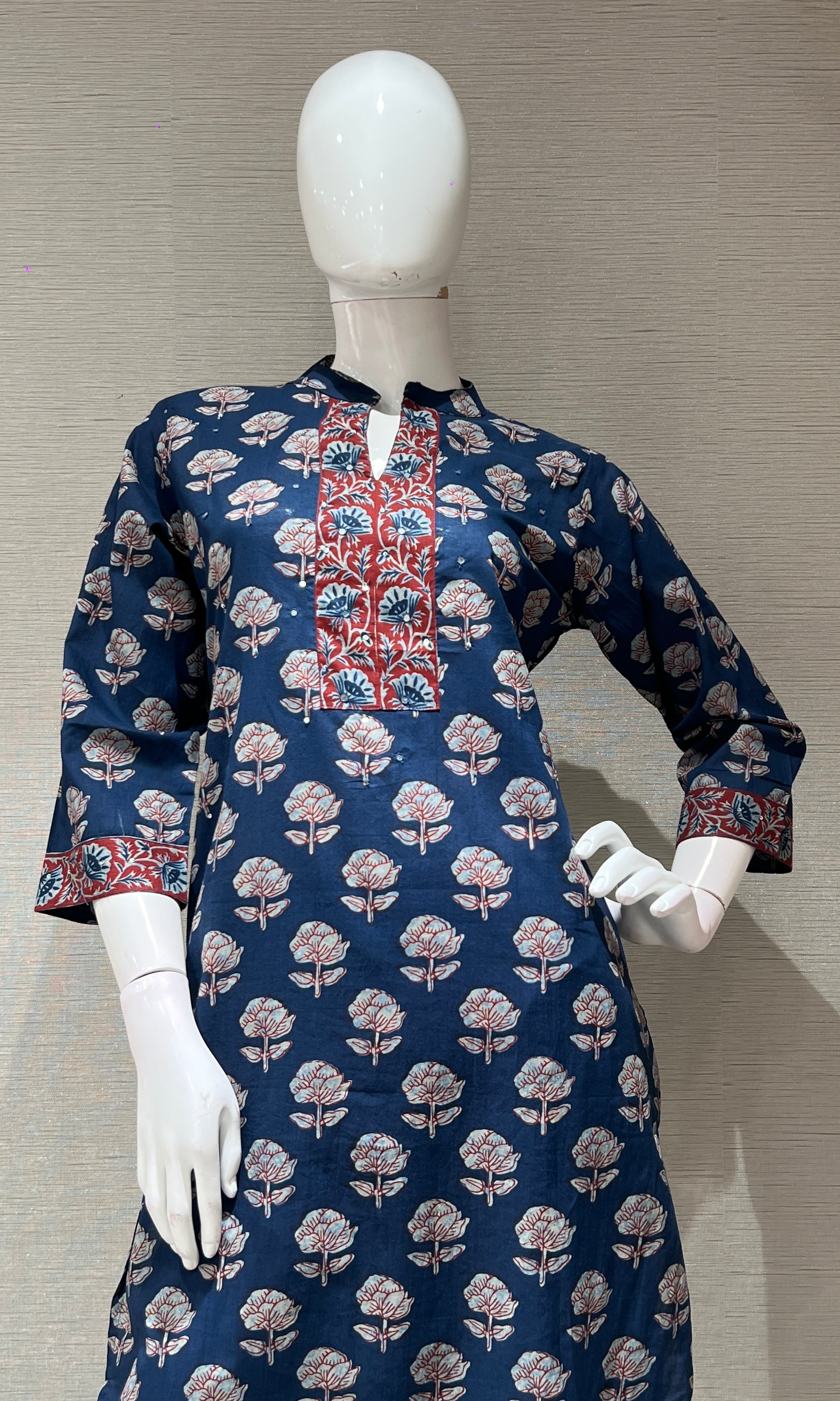 Blue kurta set WITH FLORALS