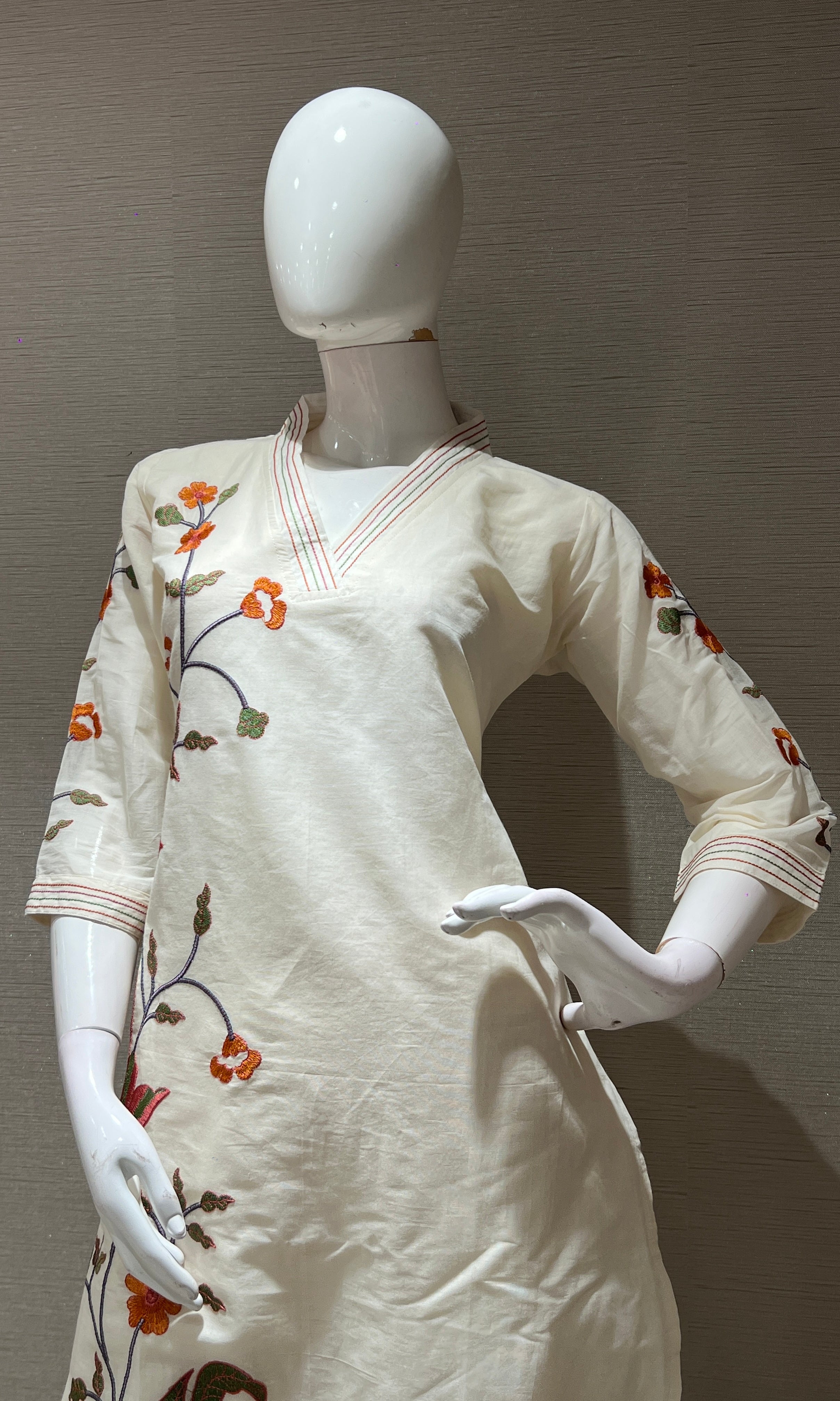 Cream floral and leaf embroidery kurta set