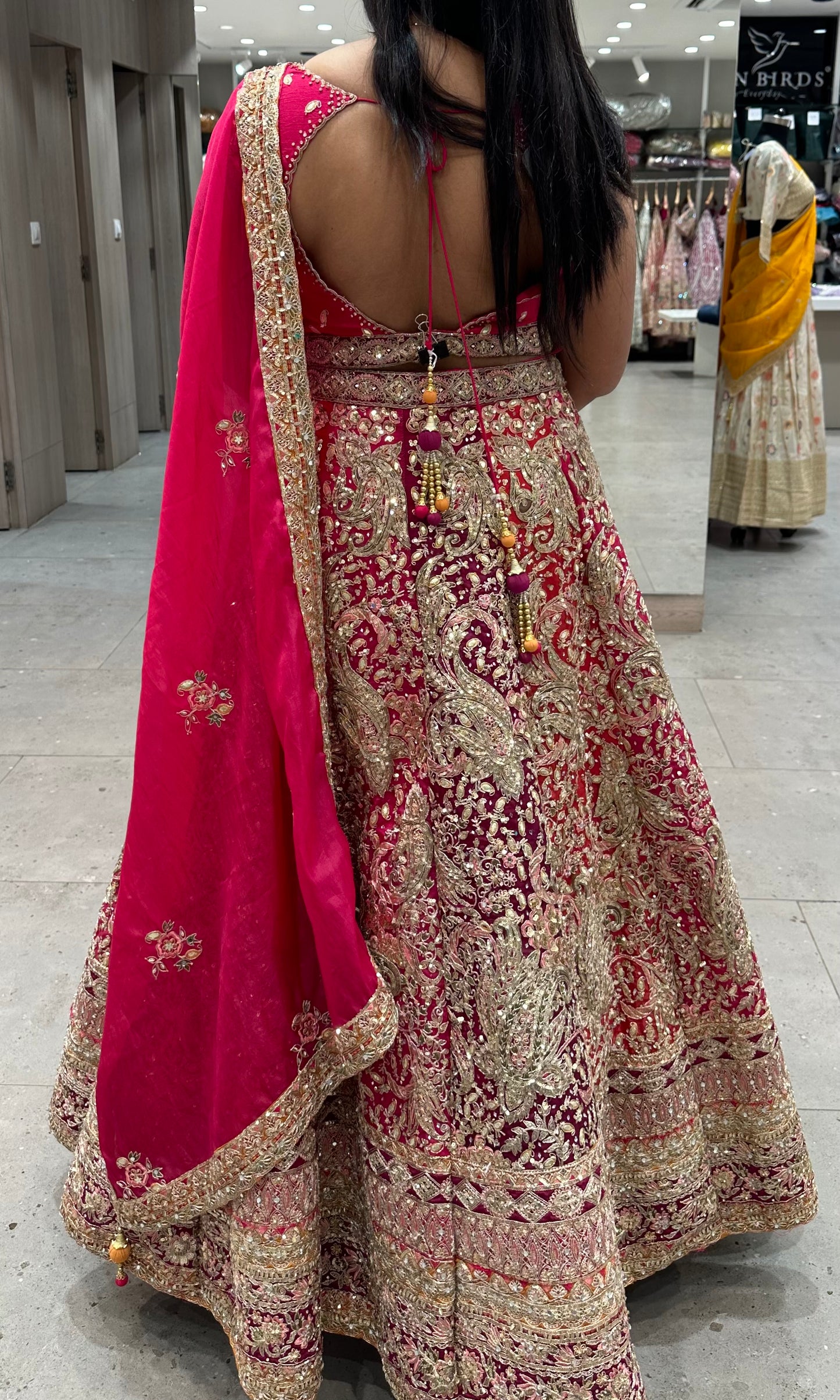 ⚜️Pink with gold work lehanga and designer blouse and netted dupatta 🌹