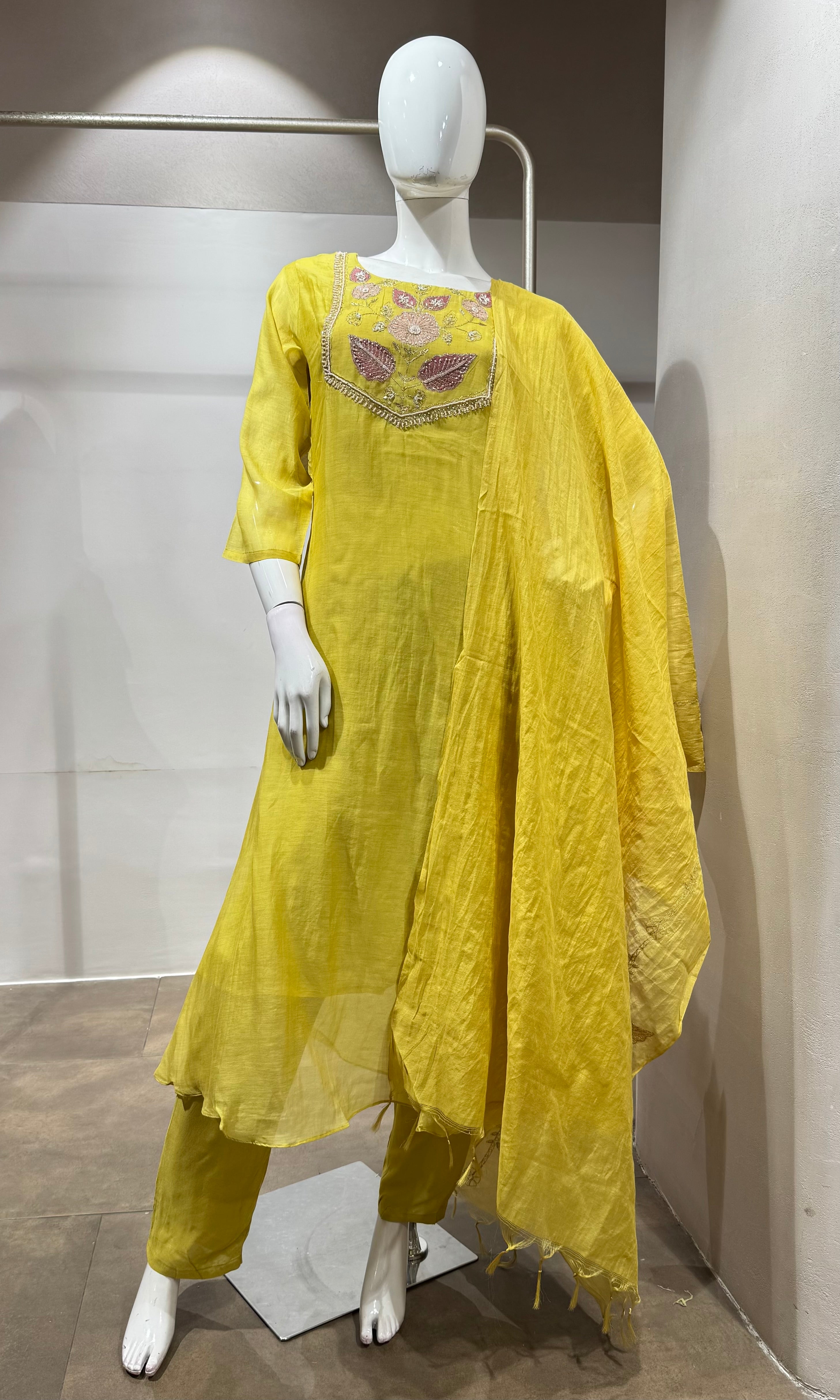 Liril Elegance Floral Embroidered Kurta Set