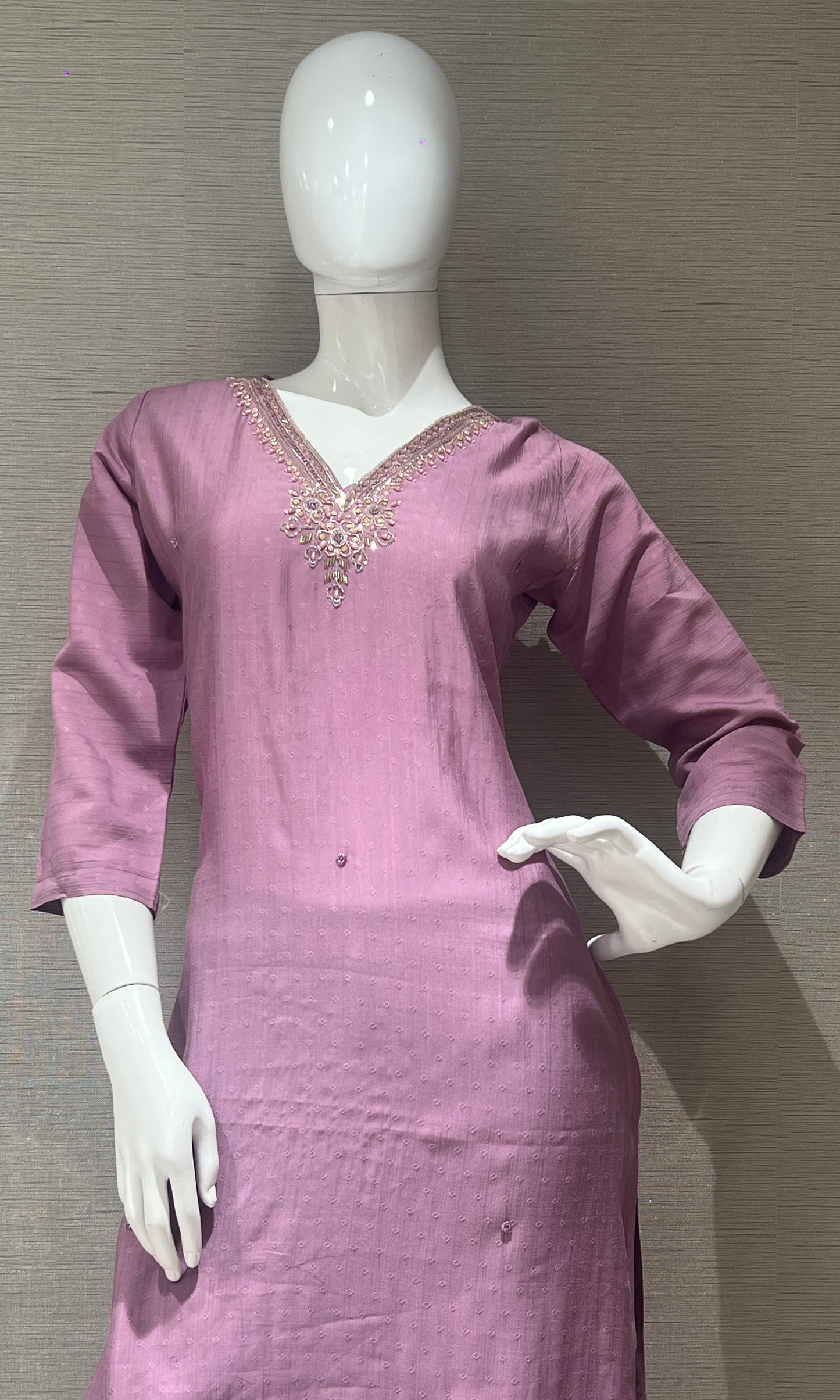 🦄Lavender Kurti with neck design🪻