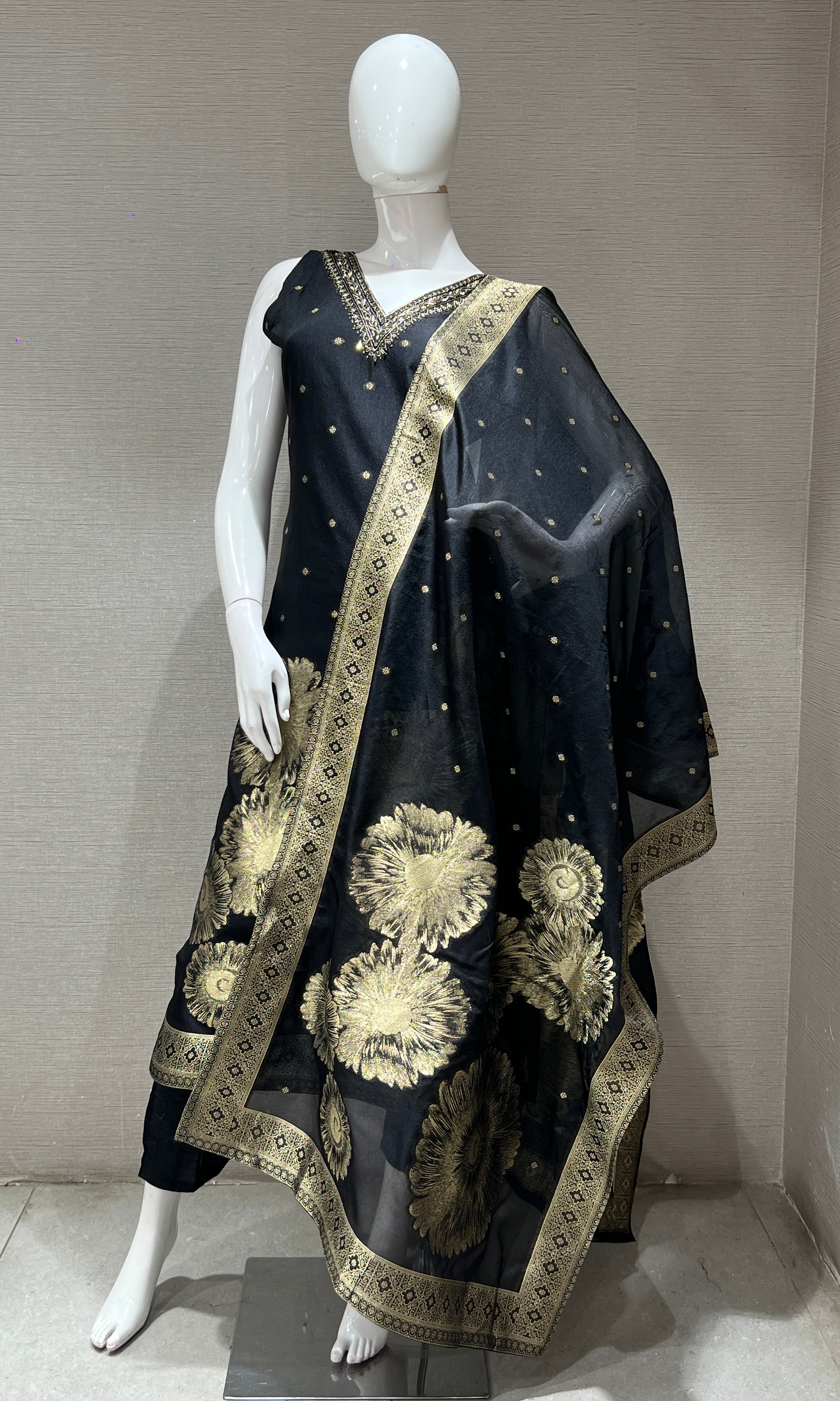 Black GOLD FLORAL EMBROIDERED KURTA SET