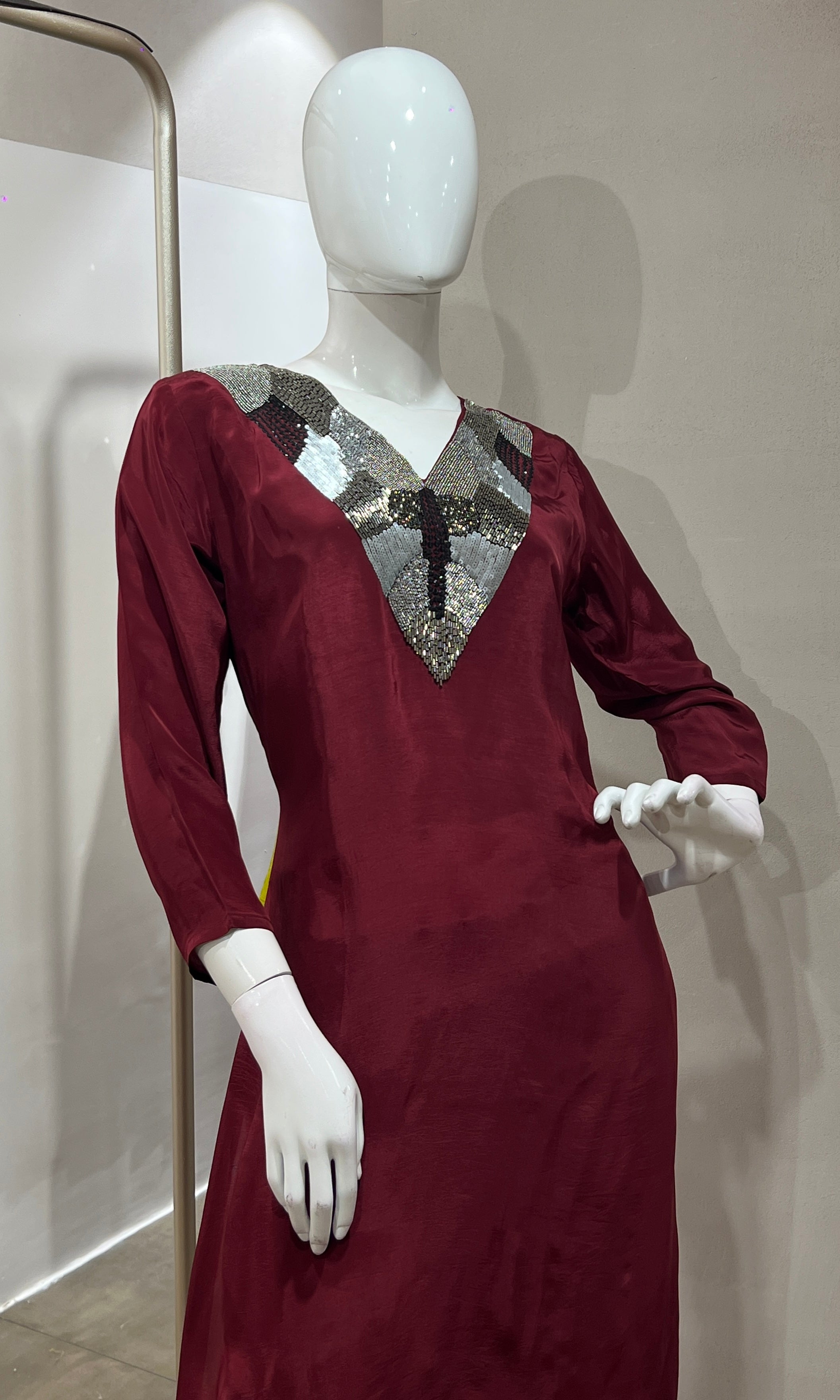 MAROON ELEGANT V NECK CORD SET