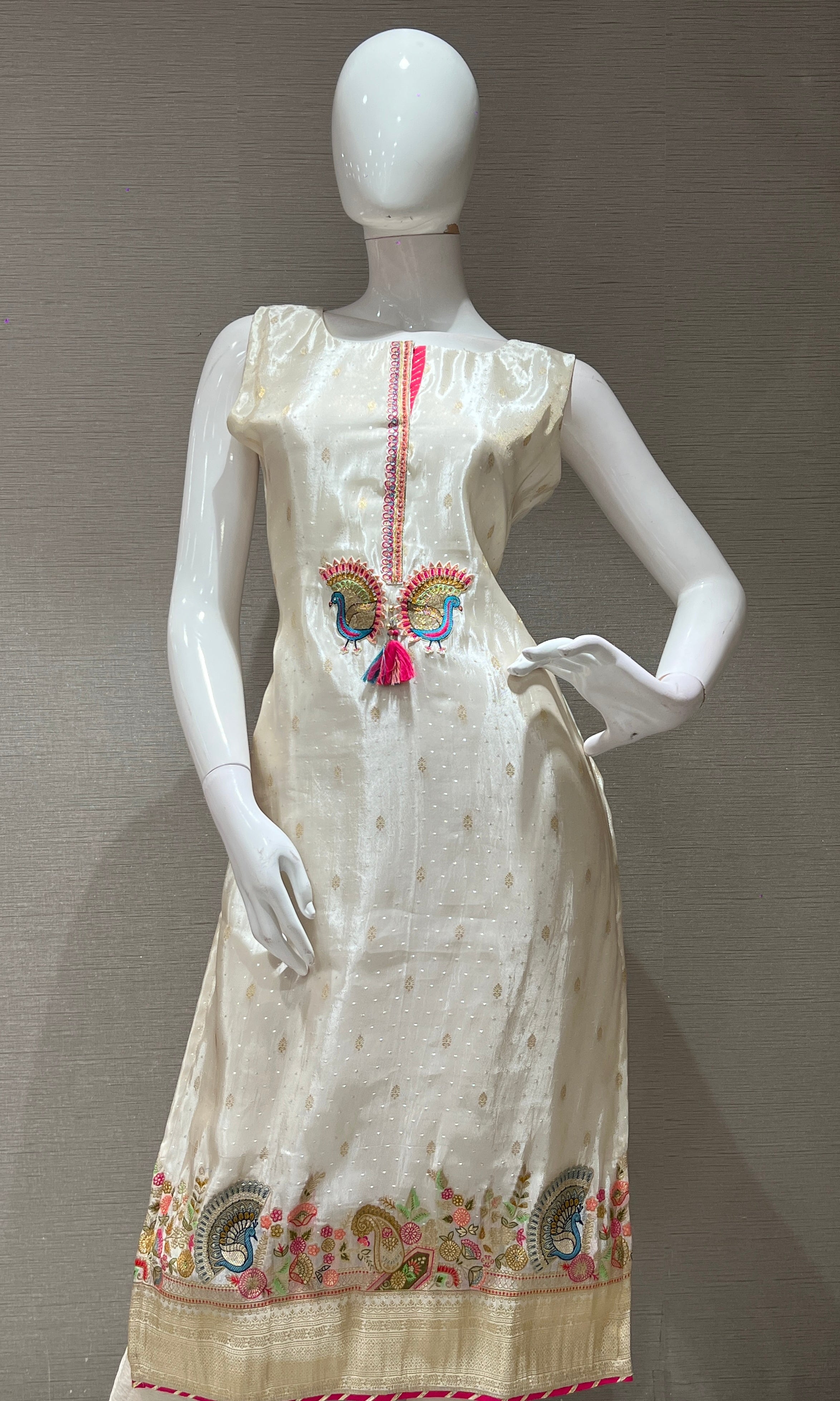 White kurta set WITH MULTICOLOUR DUPATTA