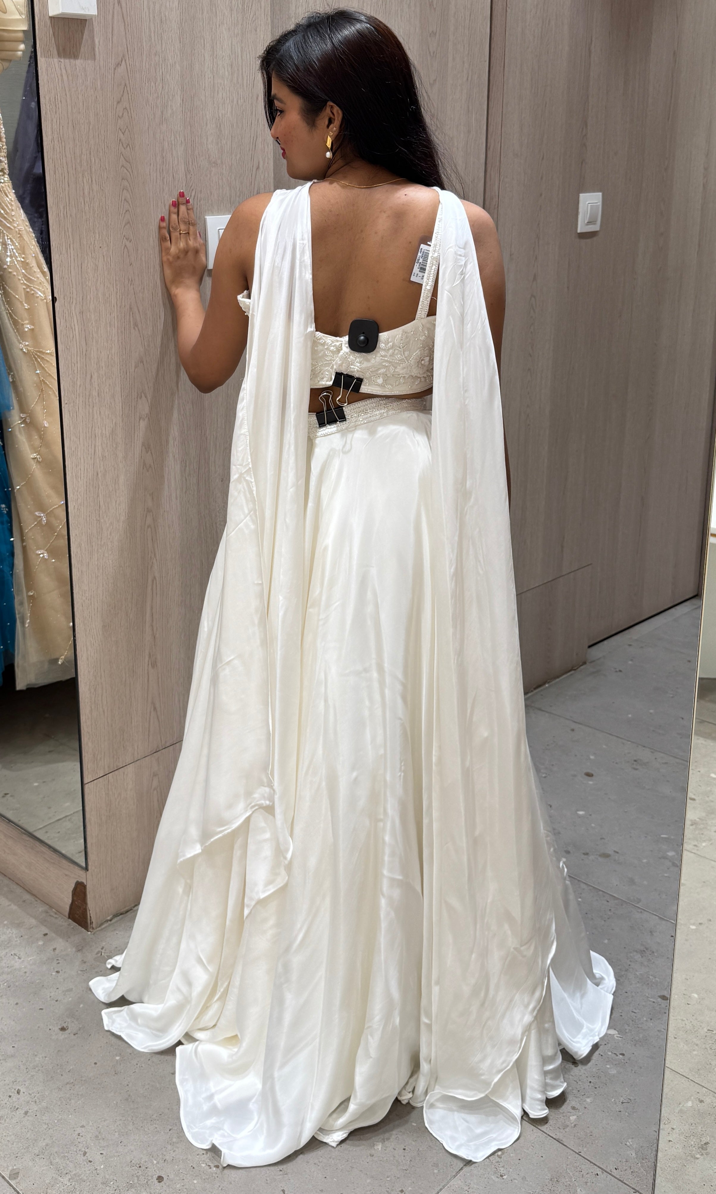 White lehenga with neck Duppata 1000