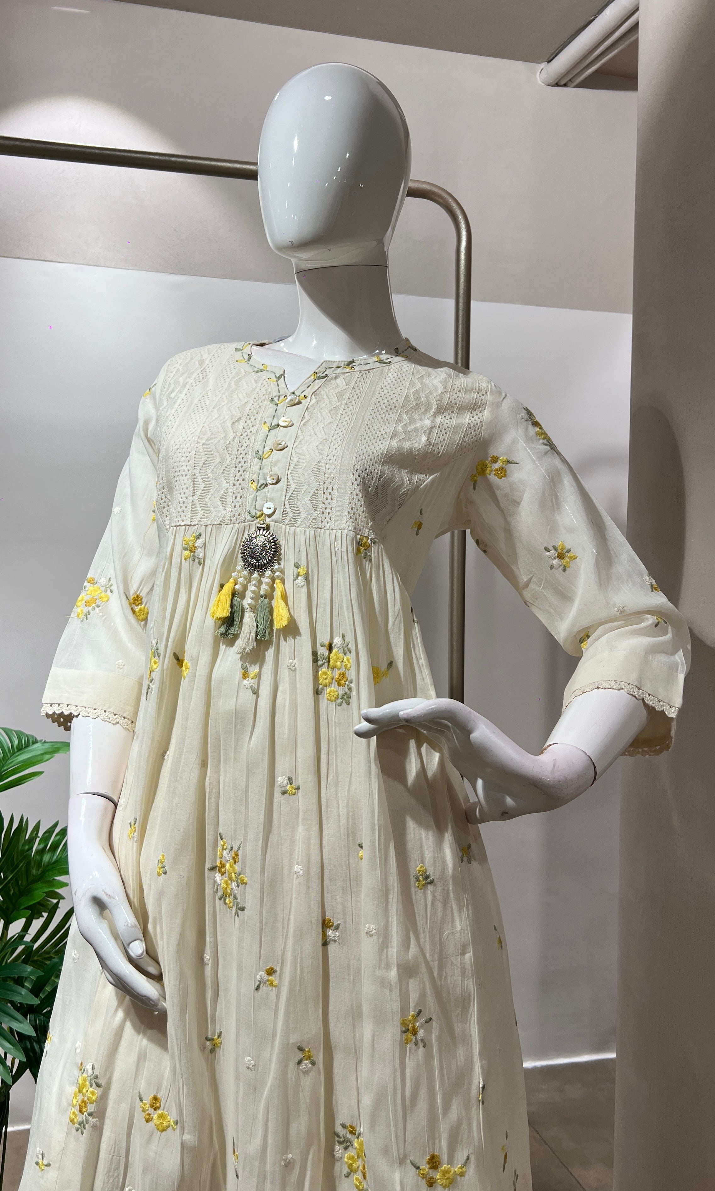 CREAM FLORAL MOTIF KURTA SET