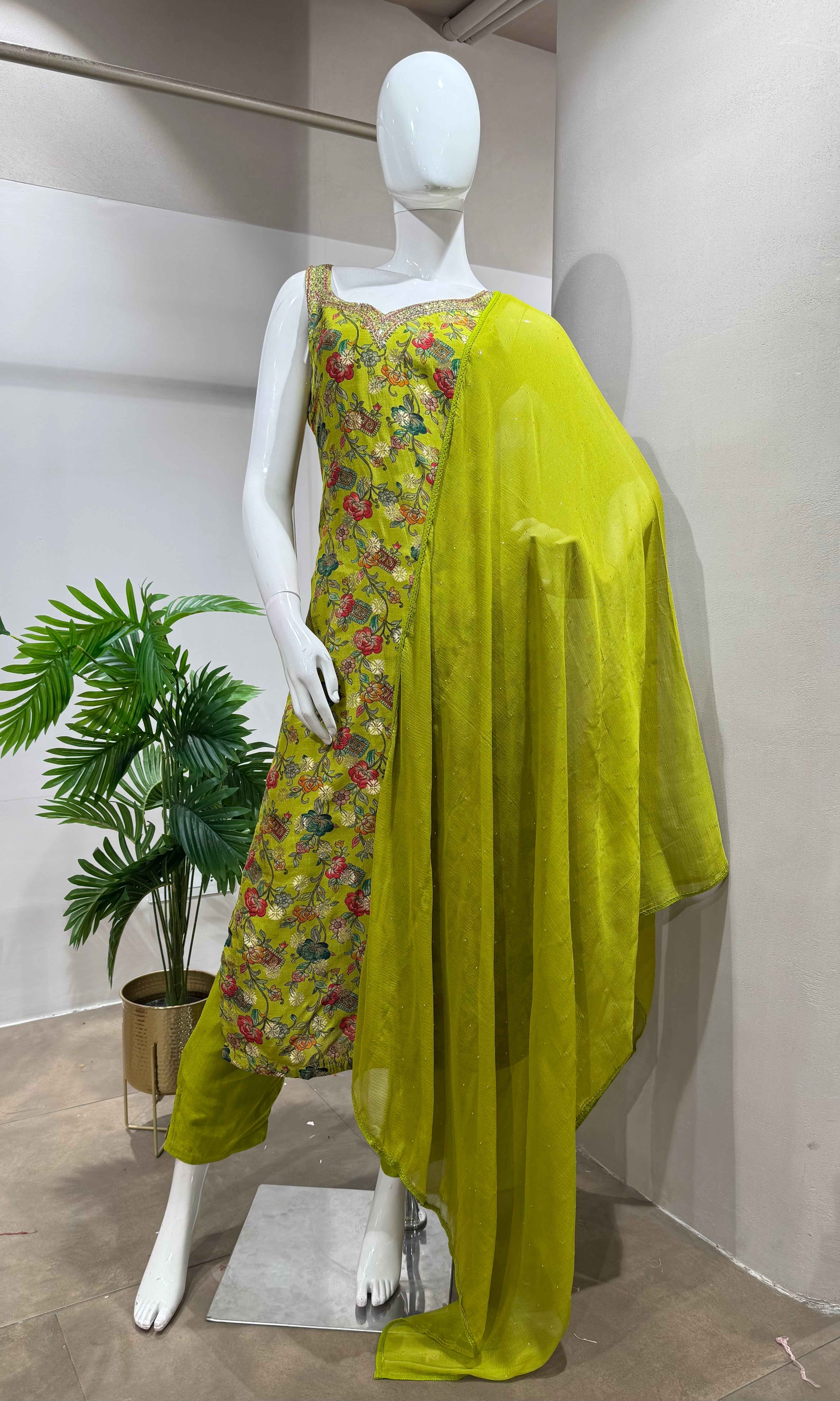 GREEN FLORAL EMBROIDERY KURTA SET