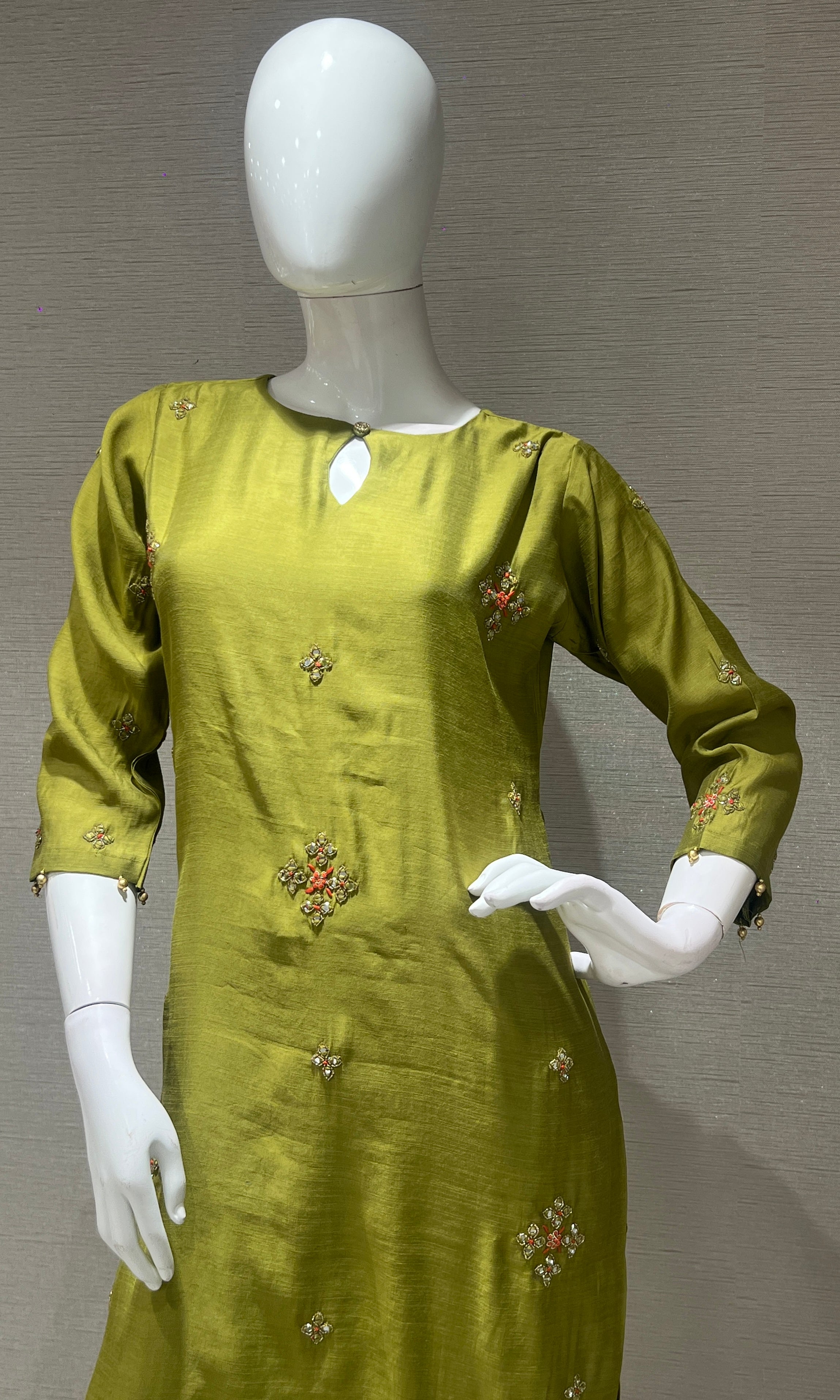 Green kurta Set With Minimal Embroidery