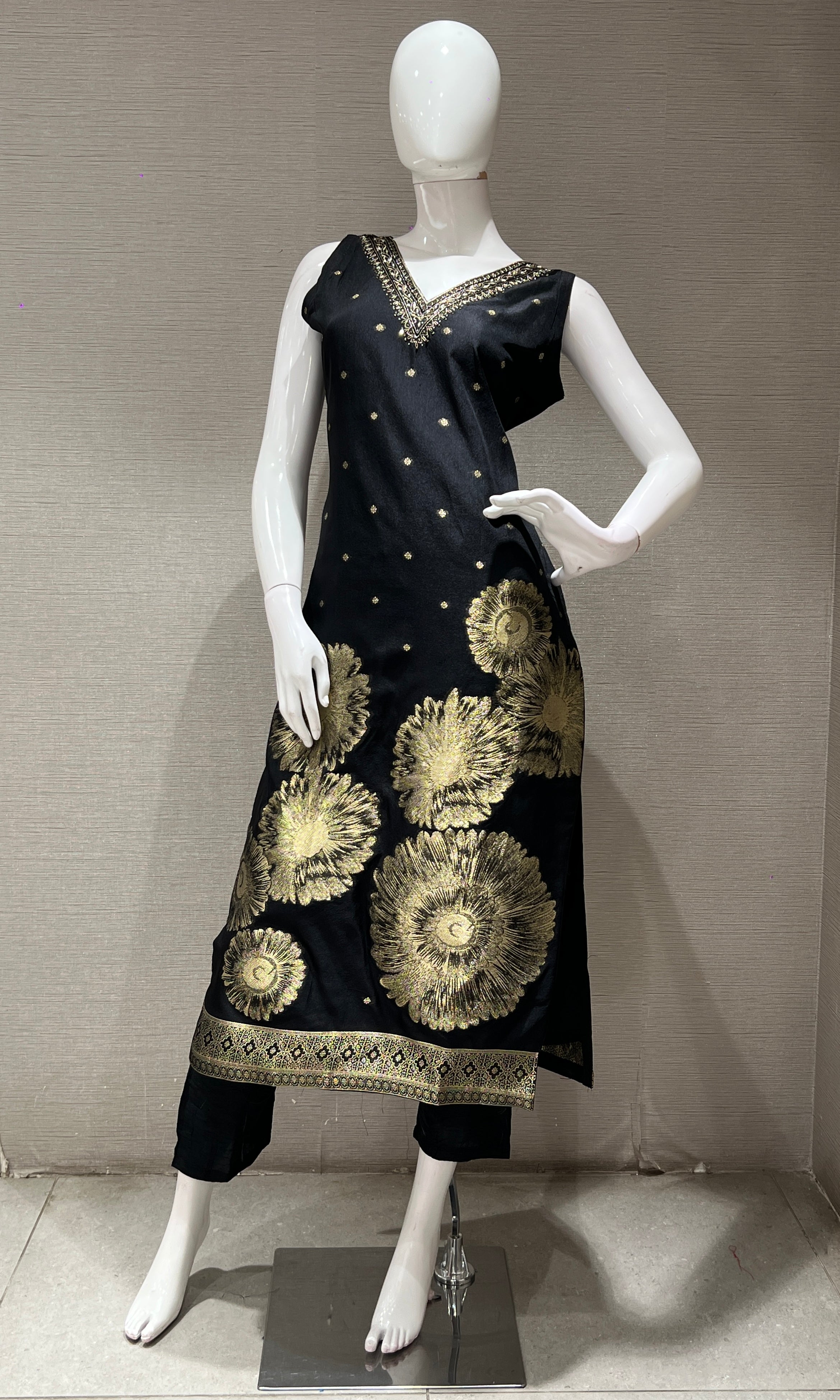 Black GOLD FLORAL EMBROIDERED KURTA SET