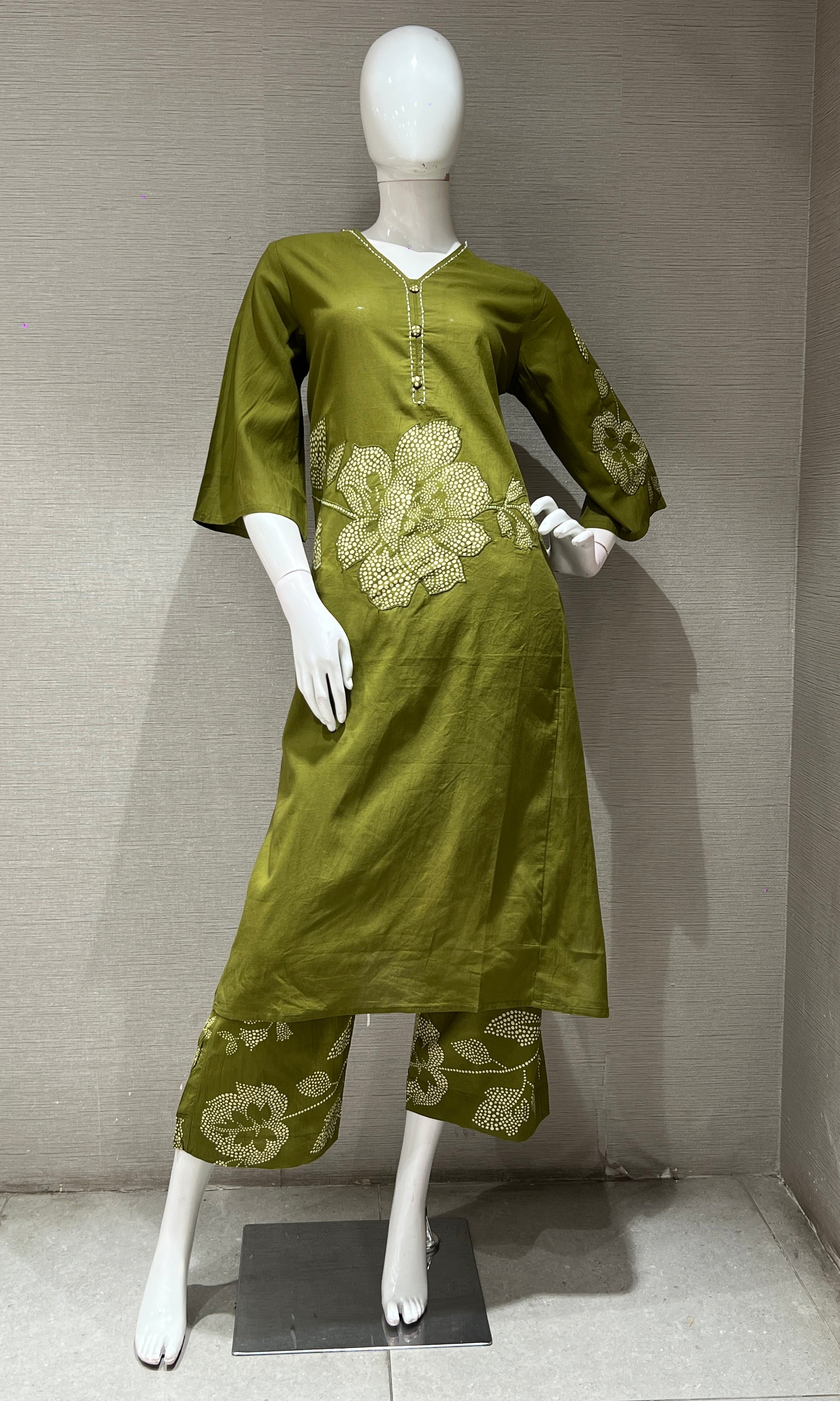 Green FLORAL EMBROIDERY kurta seT
