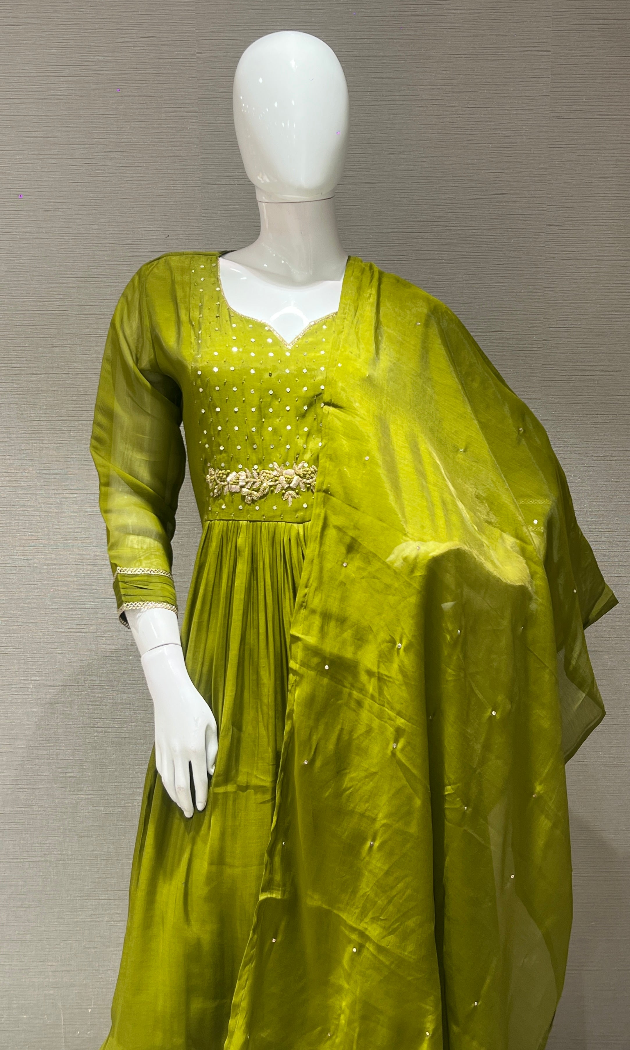 Green EMBROIDERED MUL CHANDERI Kurta SET