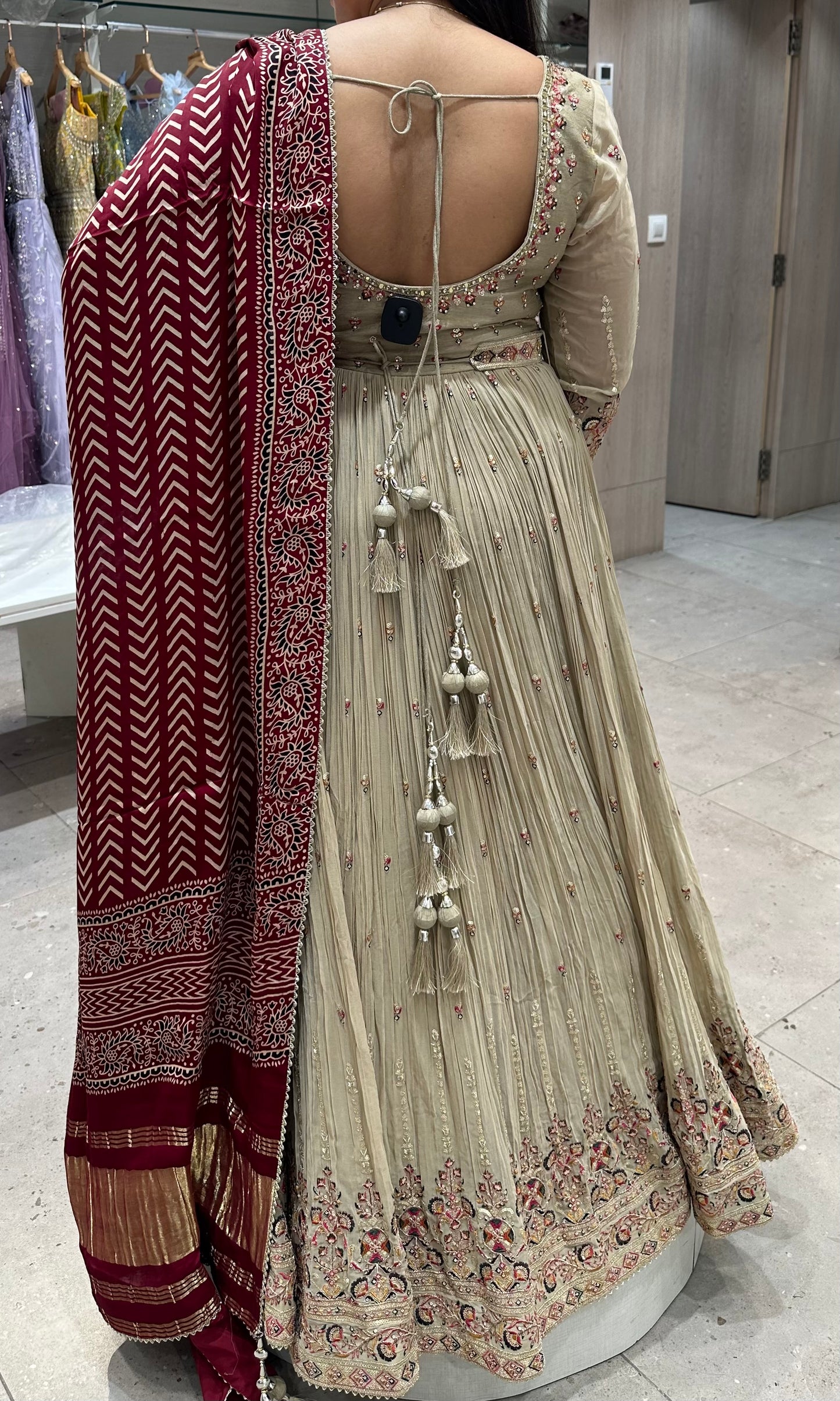 ⚜️Cream long dress with pretty dupatta 👑