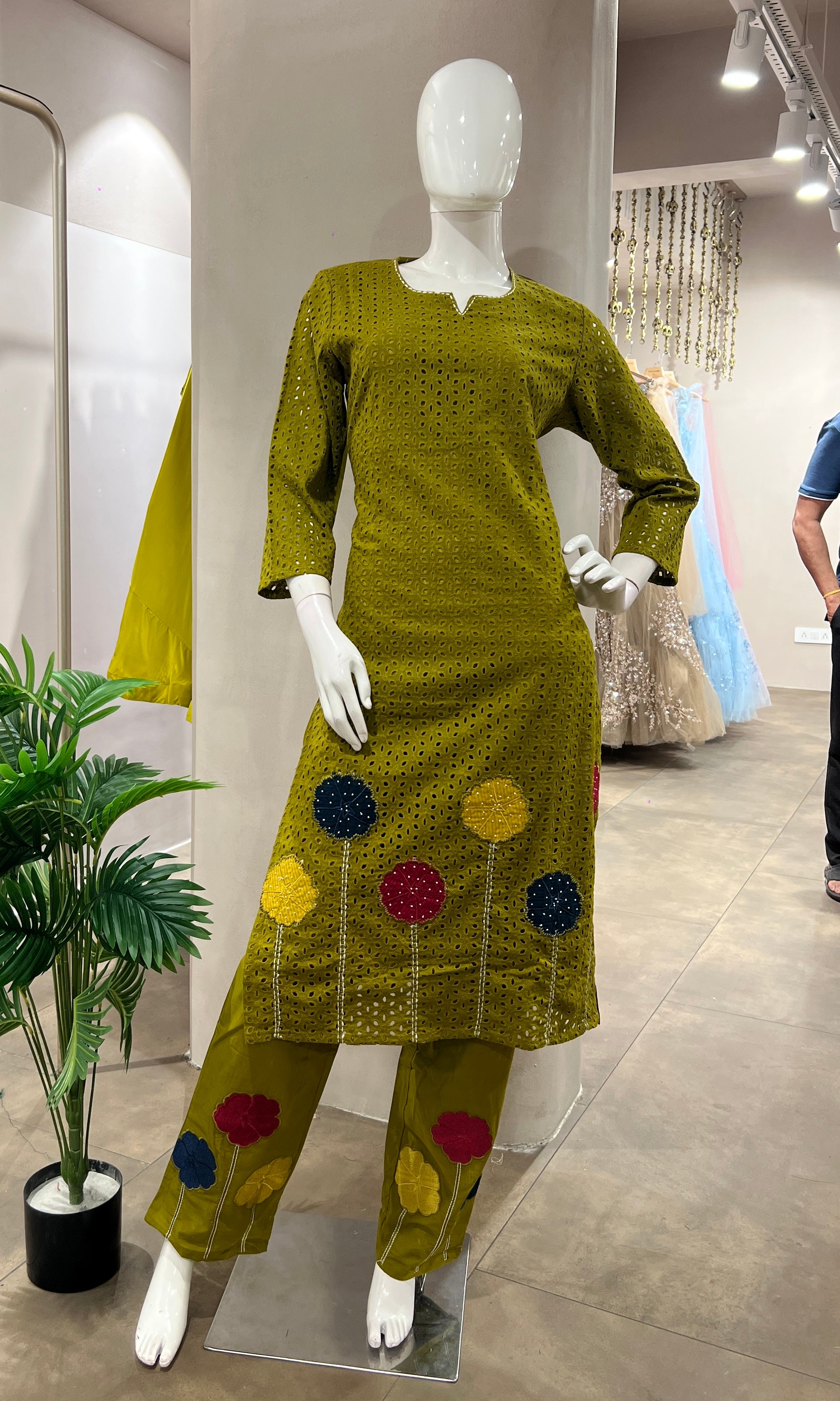 GREEN FLORAL EMBROIDERED KURTA SET