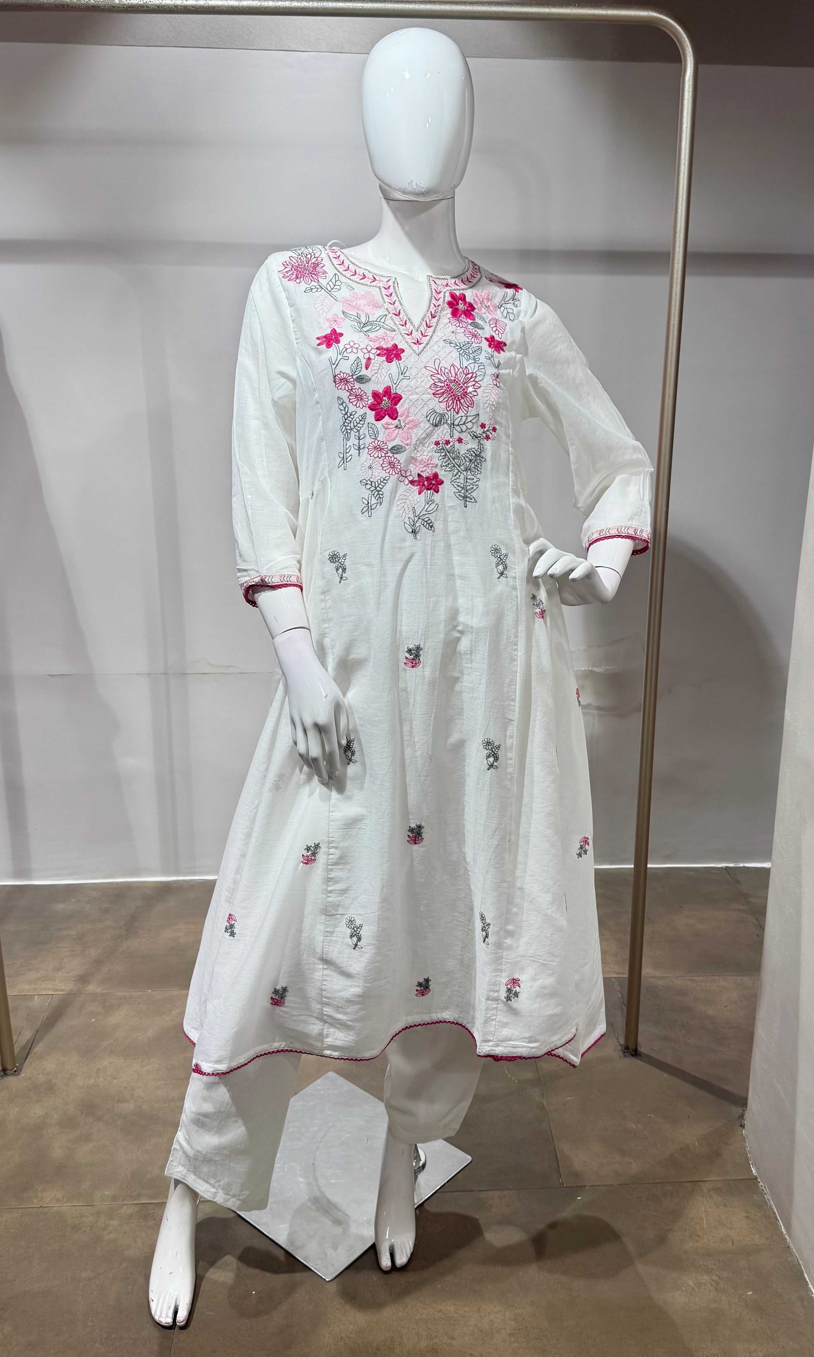 White Floral Thread Embroidered kurta set