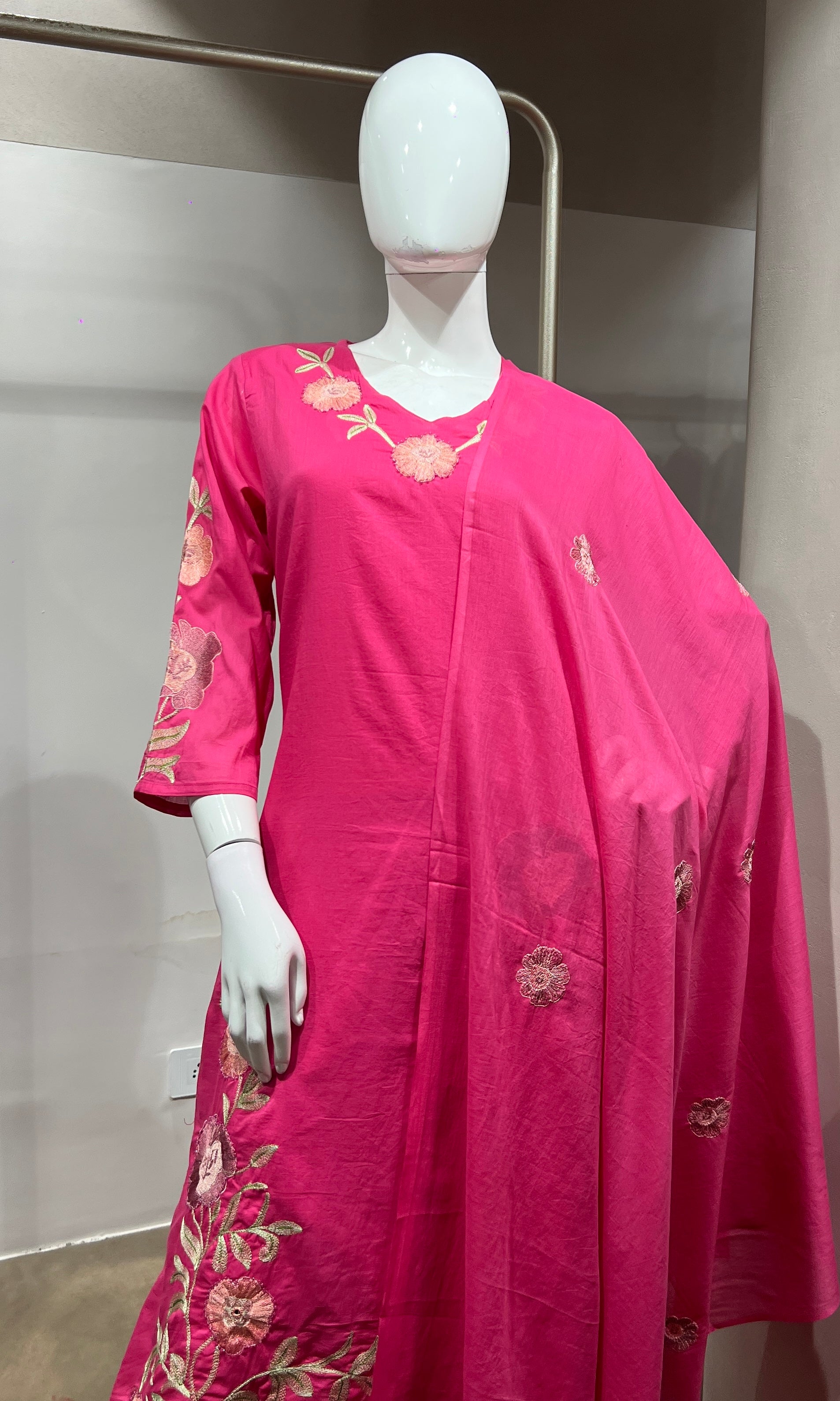 PINK Silk Kurta set with Rose Embroidery